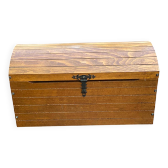 Malle coffre vintage en bois massif fer forgé signé