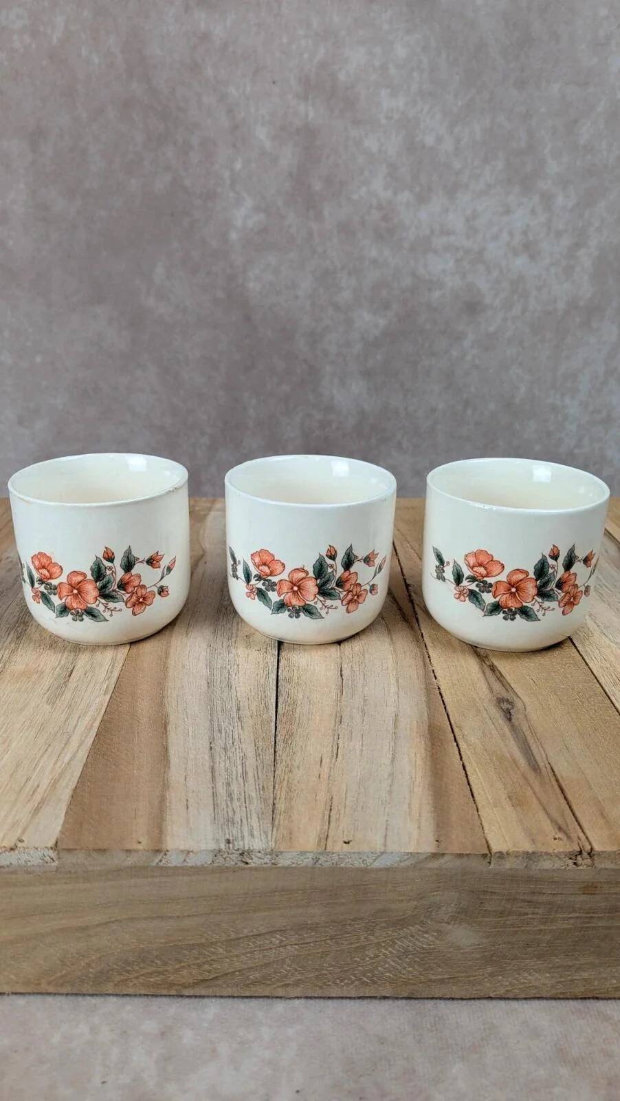 Set of 3 vintage ceramic cups with floral decoration.
