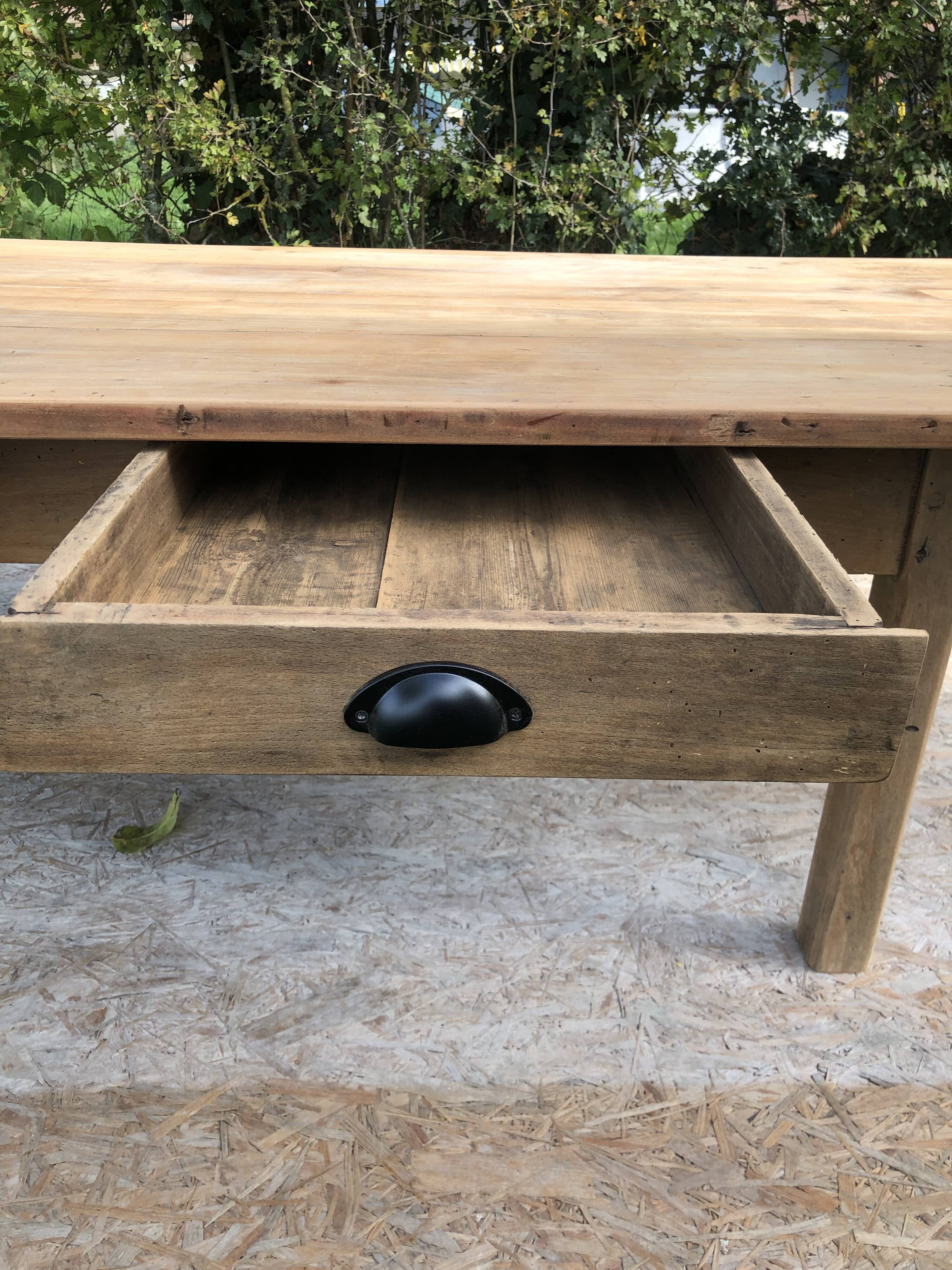 Coffee farmhouse table.