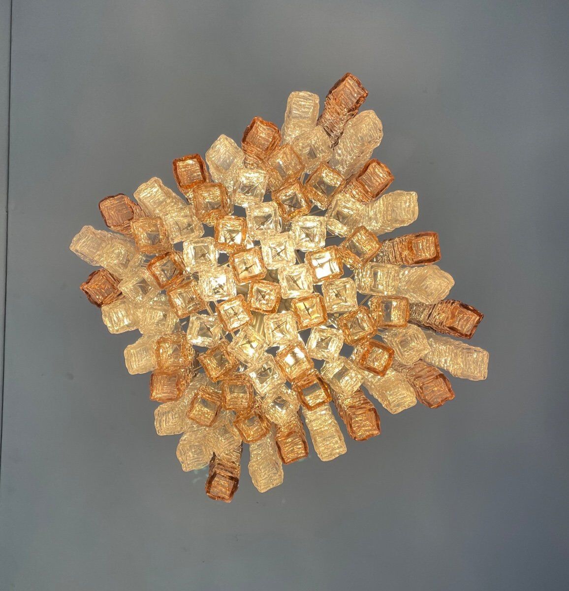 Venetian chandelier in pink and colorless Murano glass, Venini circa 1950