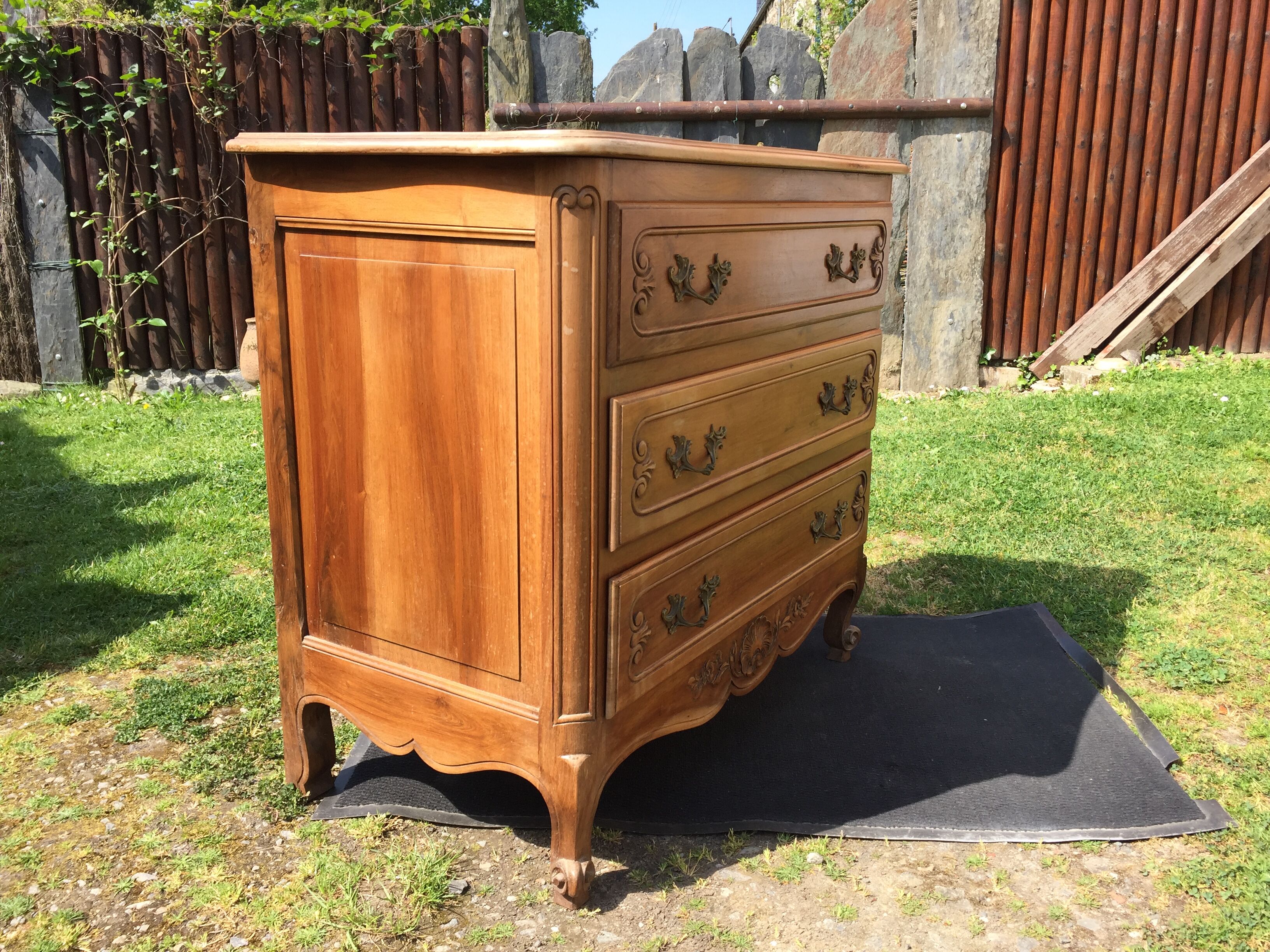 Vintage neo-Louis XV chest of drawers in solid walnut with 3 drawers
