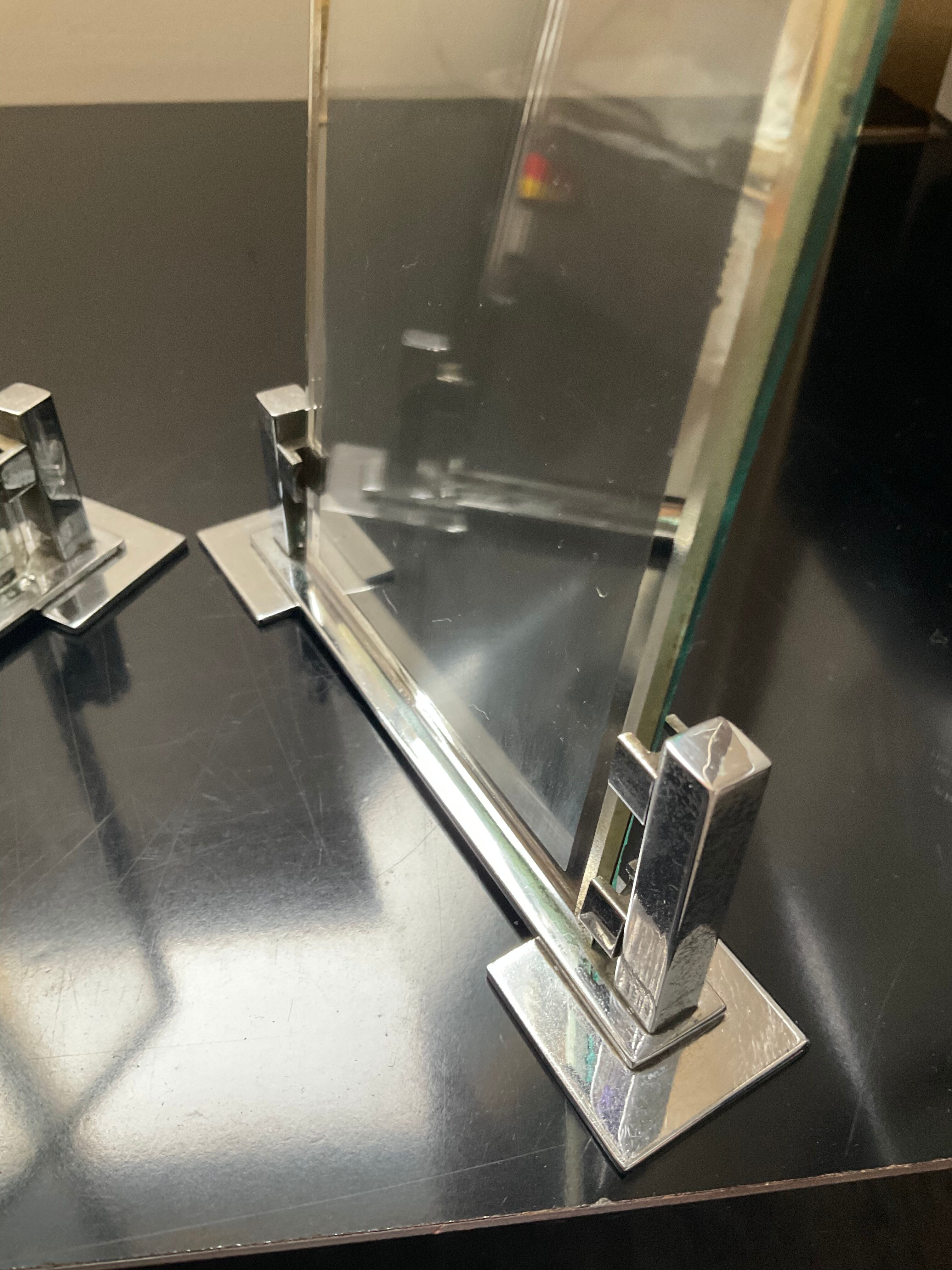 Pair of Art Deco frame to pose