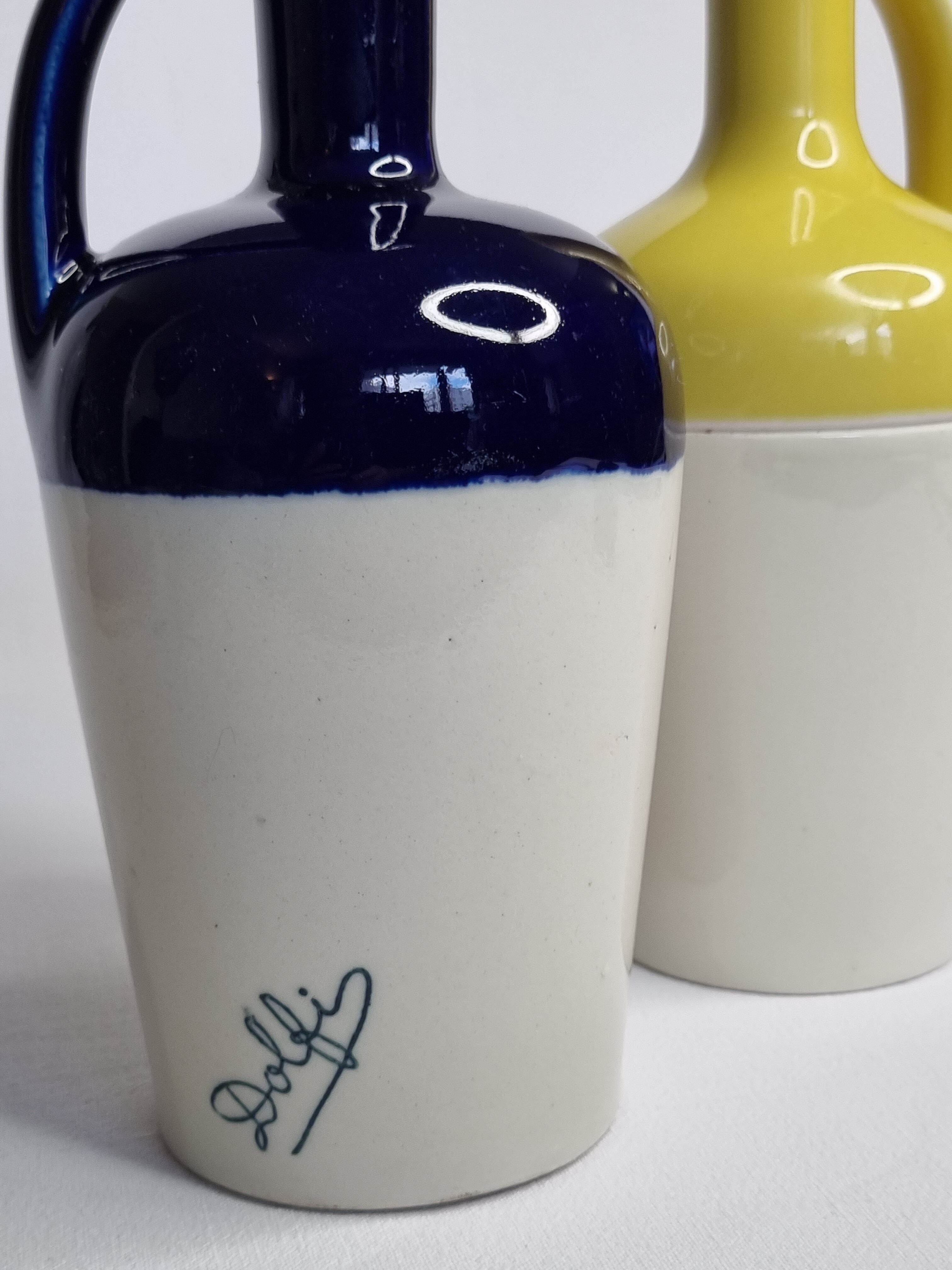 Two decanters "Dolfi", cobalt blue and yellow, 23 cm