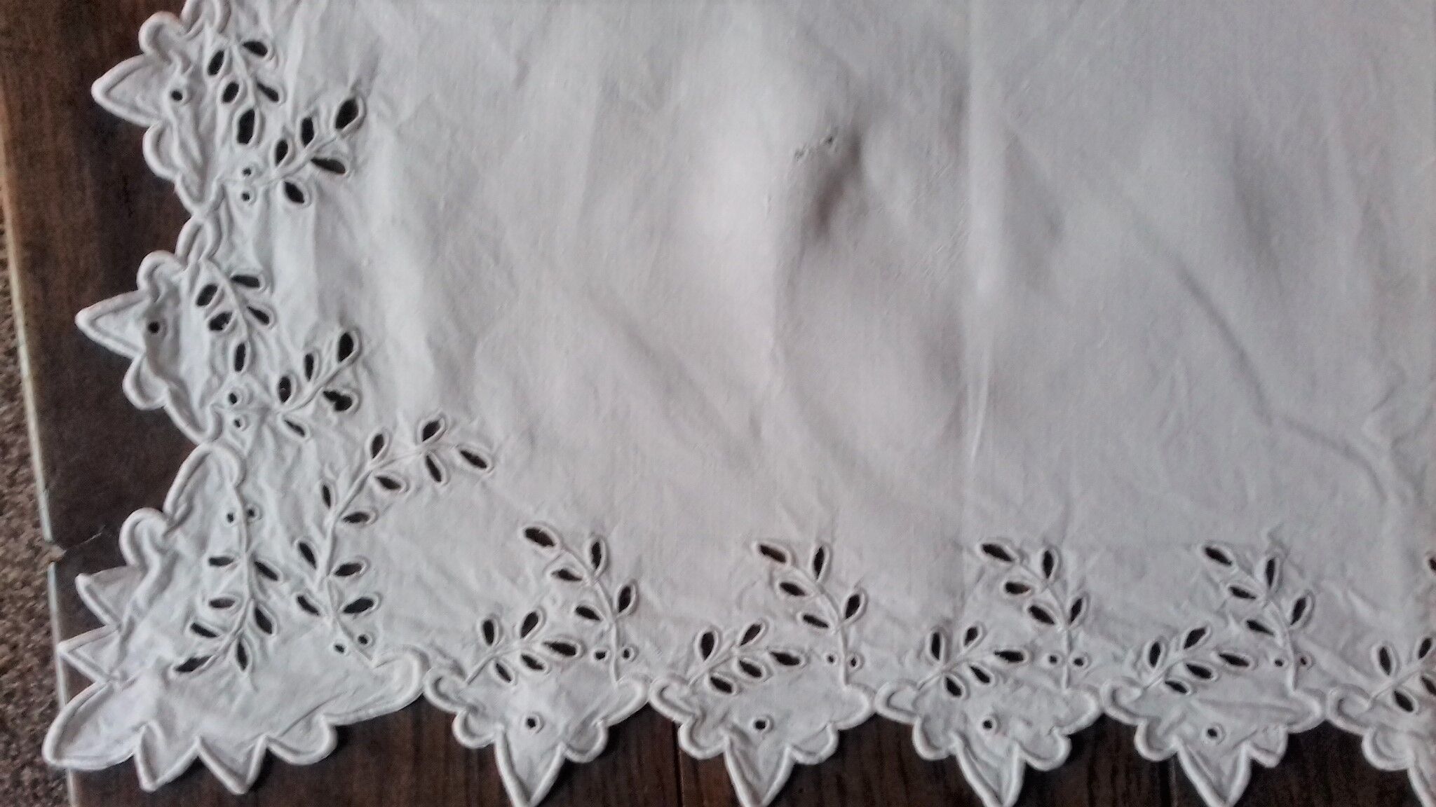 Square tablecloth old white lace Richelieu
