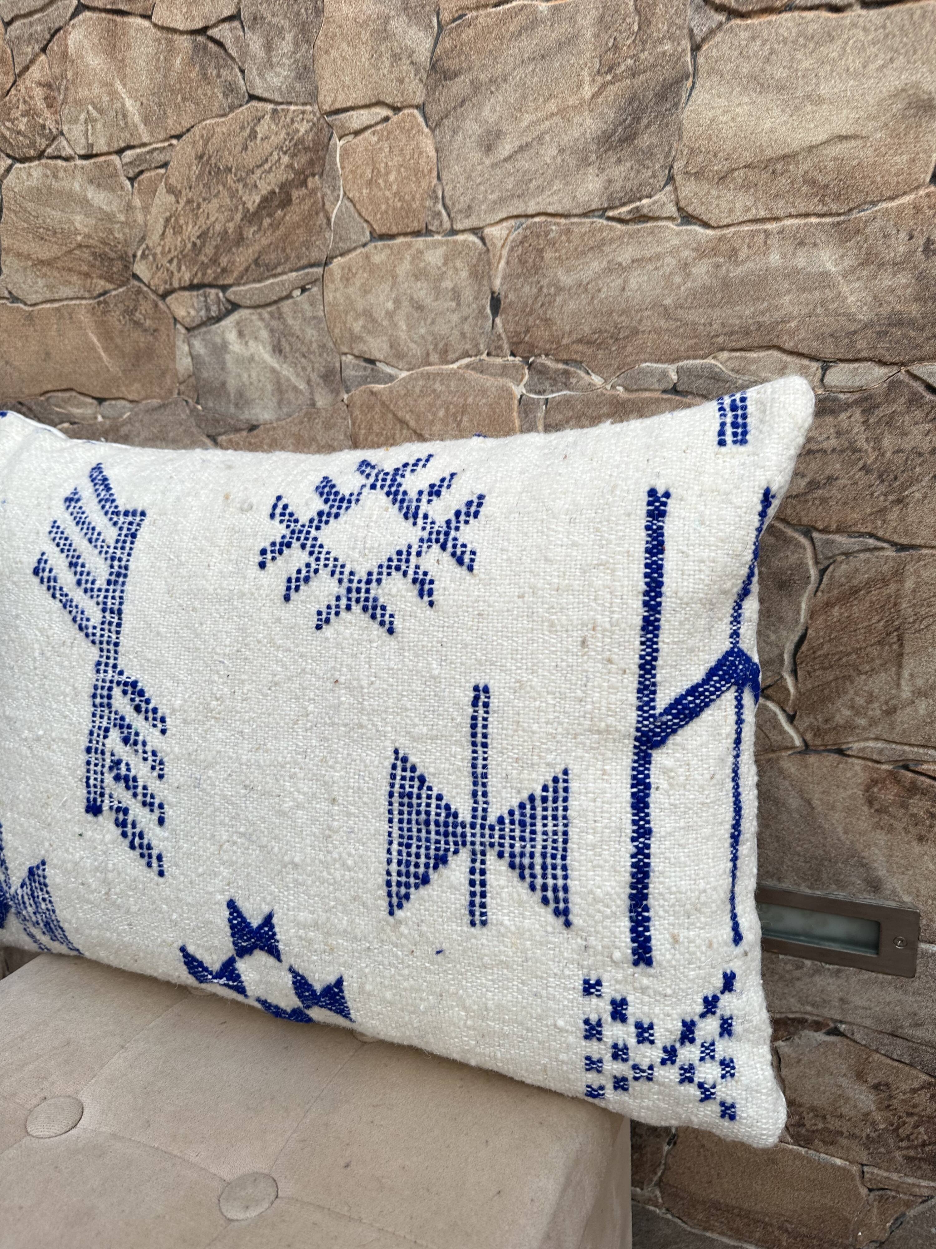 Handmade cushion cover in Berber wool: Moroccan Kilim cushion