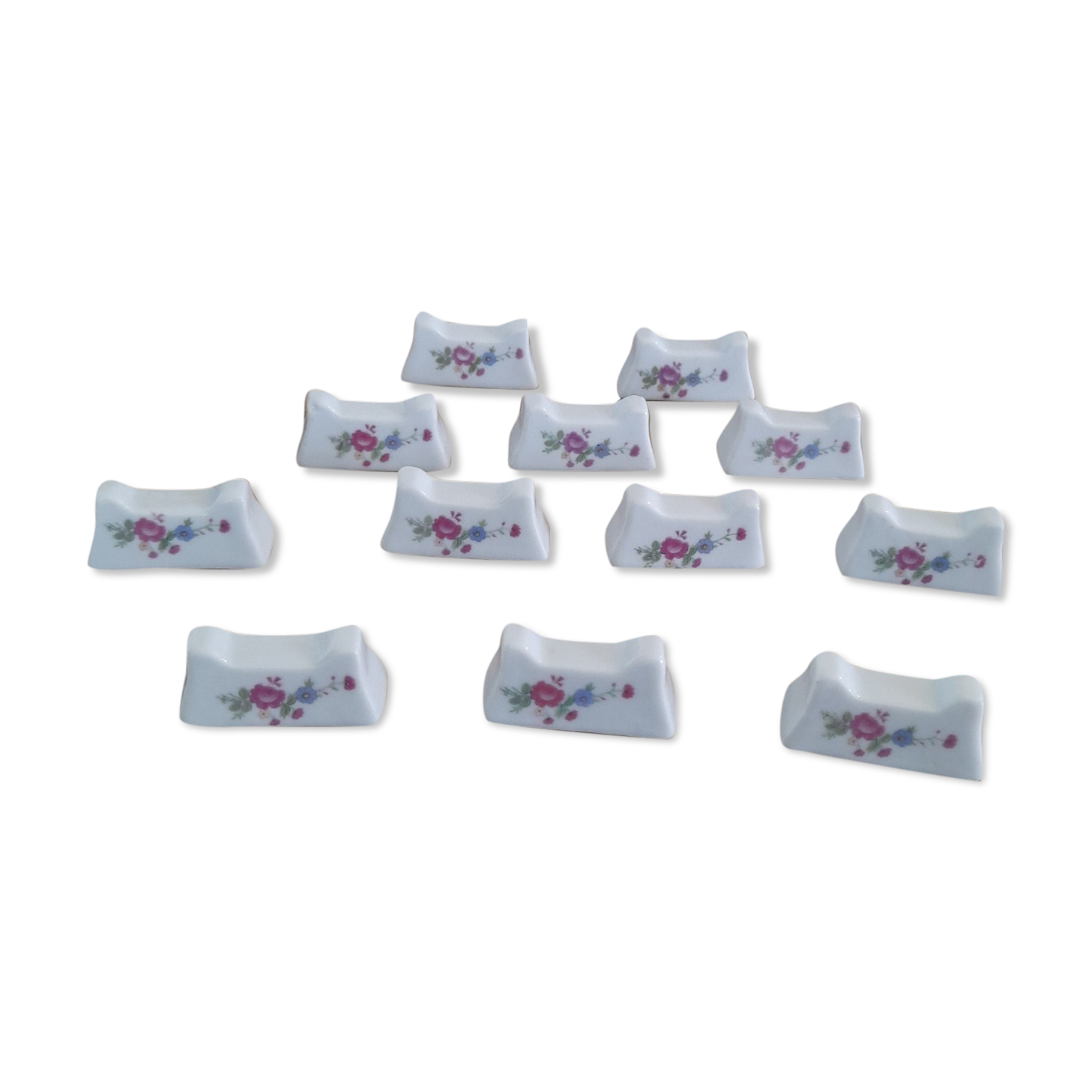 Porcelain knife holder flower pattern