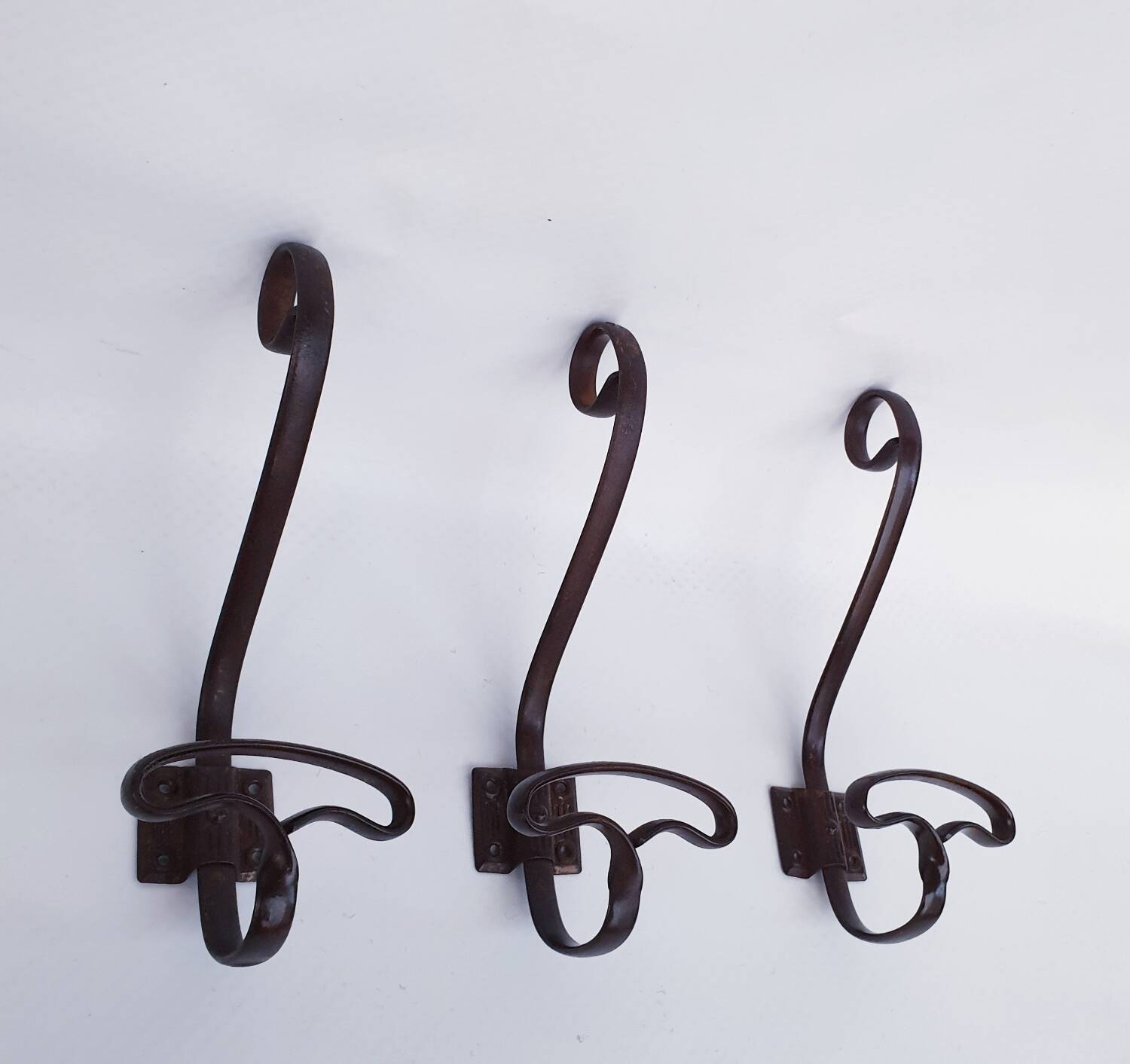 3 patères murales en fer forgé vintage