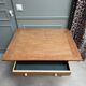 Bureau vintage aux pieds fuseaux, rénové