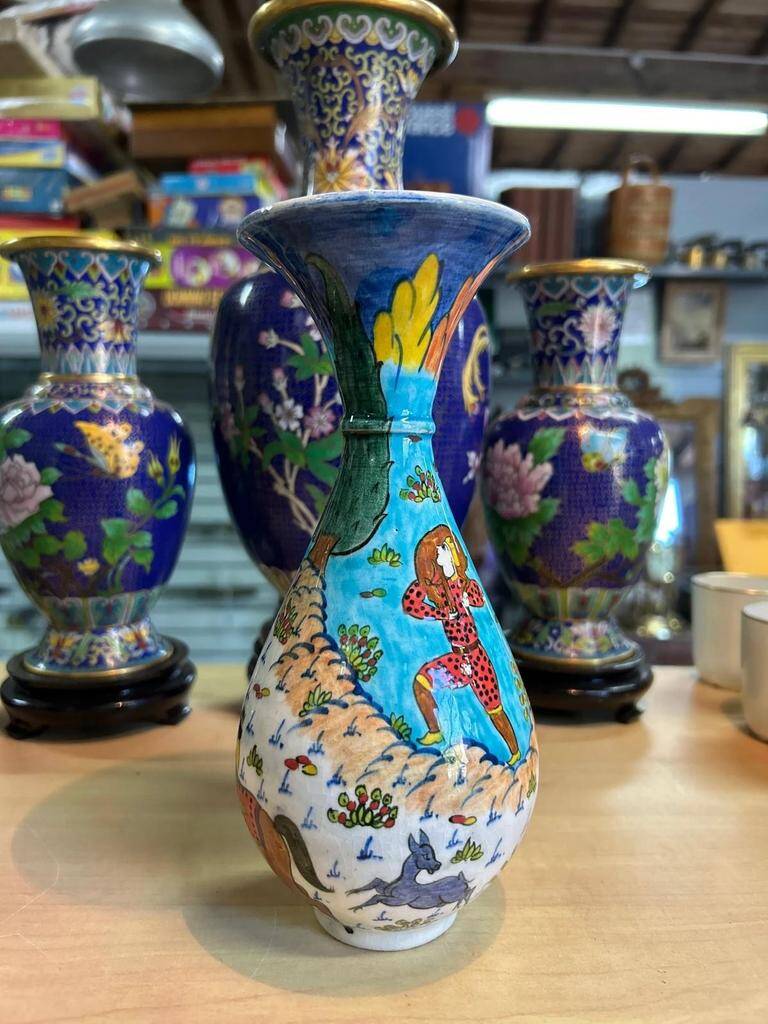 Rare vintage vase Altin Gini in Turkish Kütahya glazed earthenware, handmade and signed.