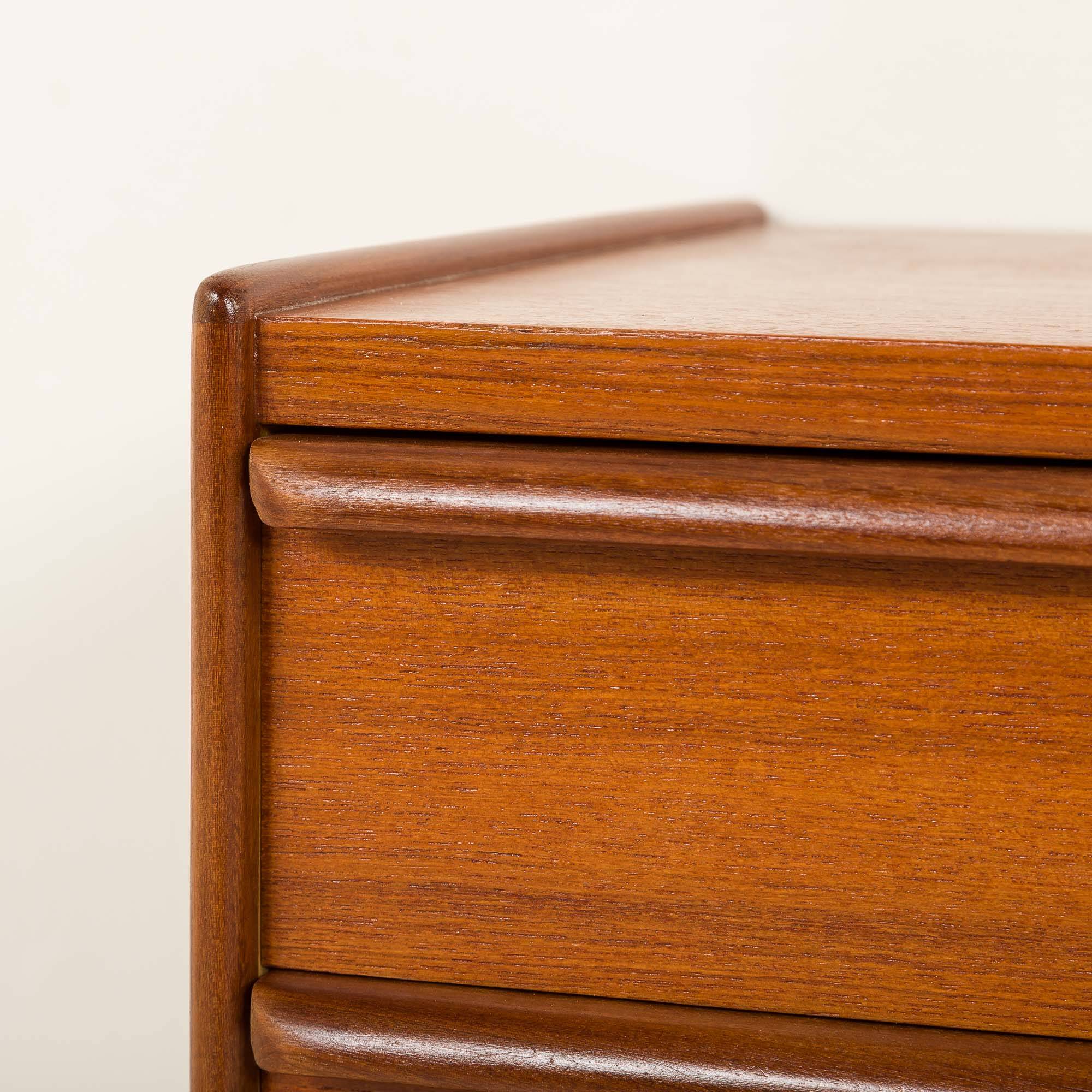 Small Danish chest of drawers in teak, 1960s