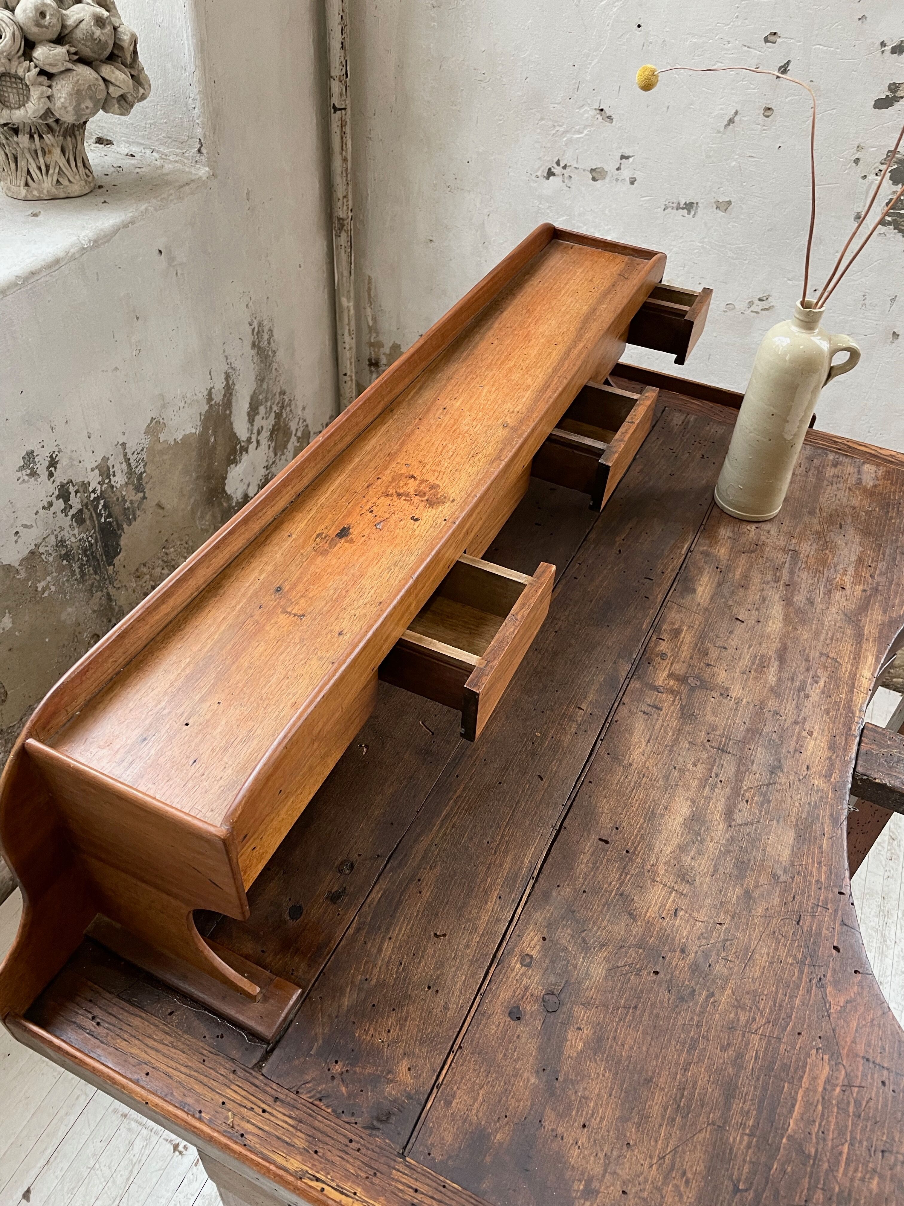 Establishment of jeweler XIXth oak