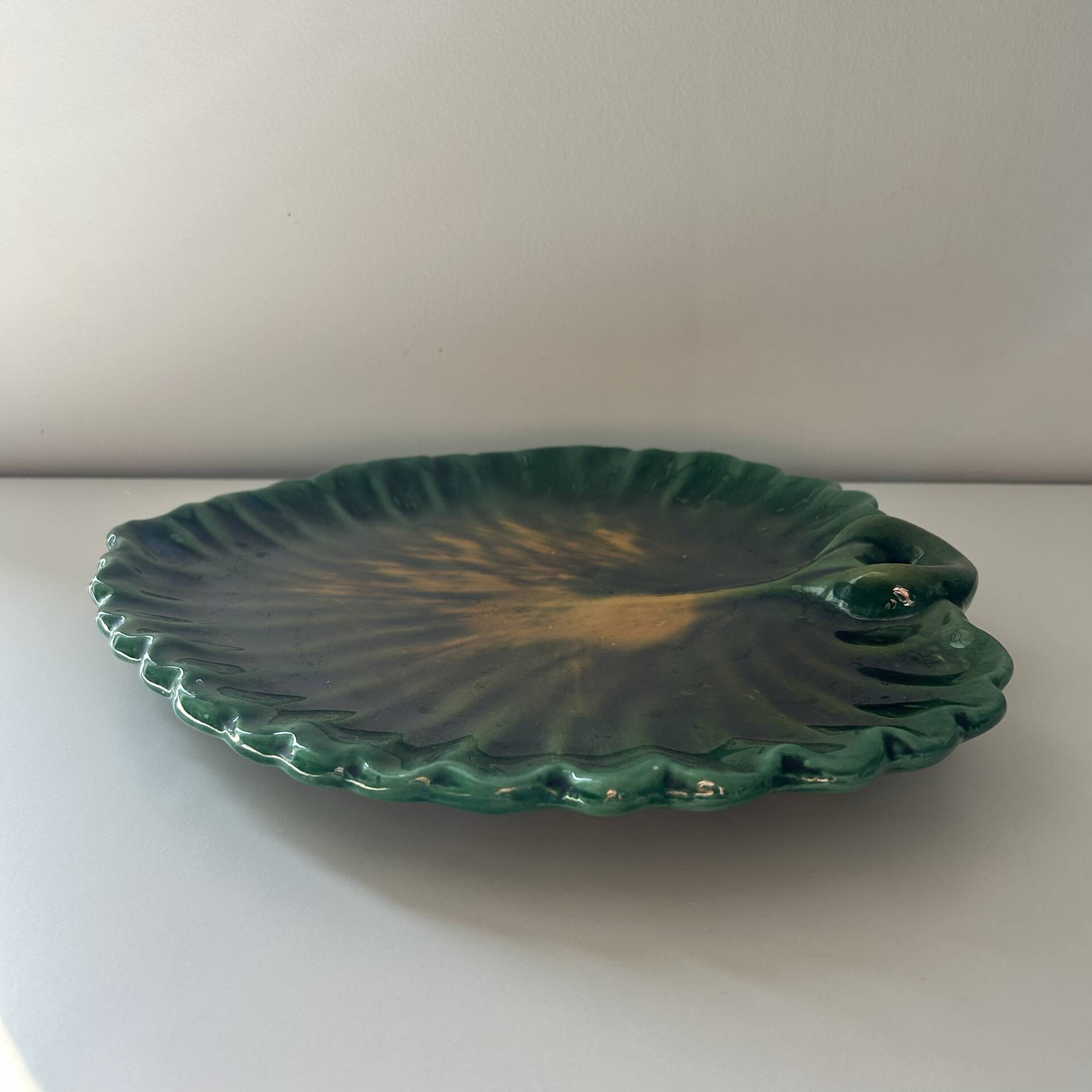 Large alocasia leaf plate