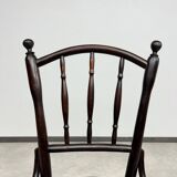 Curved wooden dining chairs by Thonet Mundus