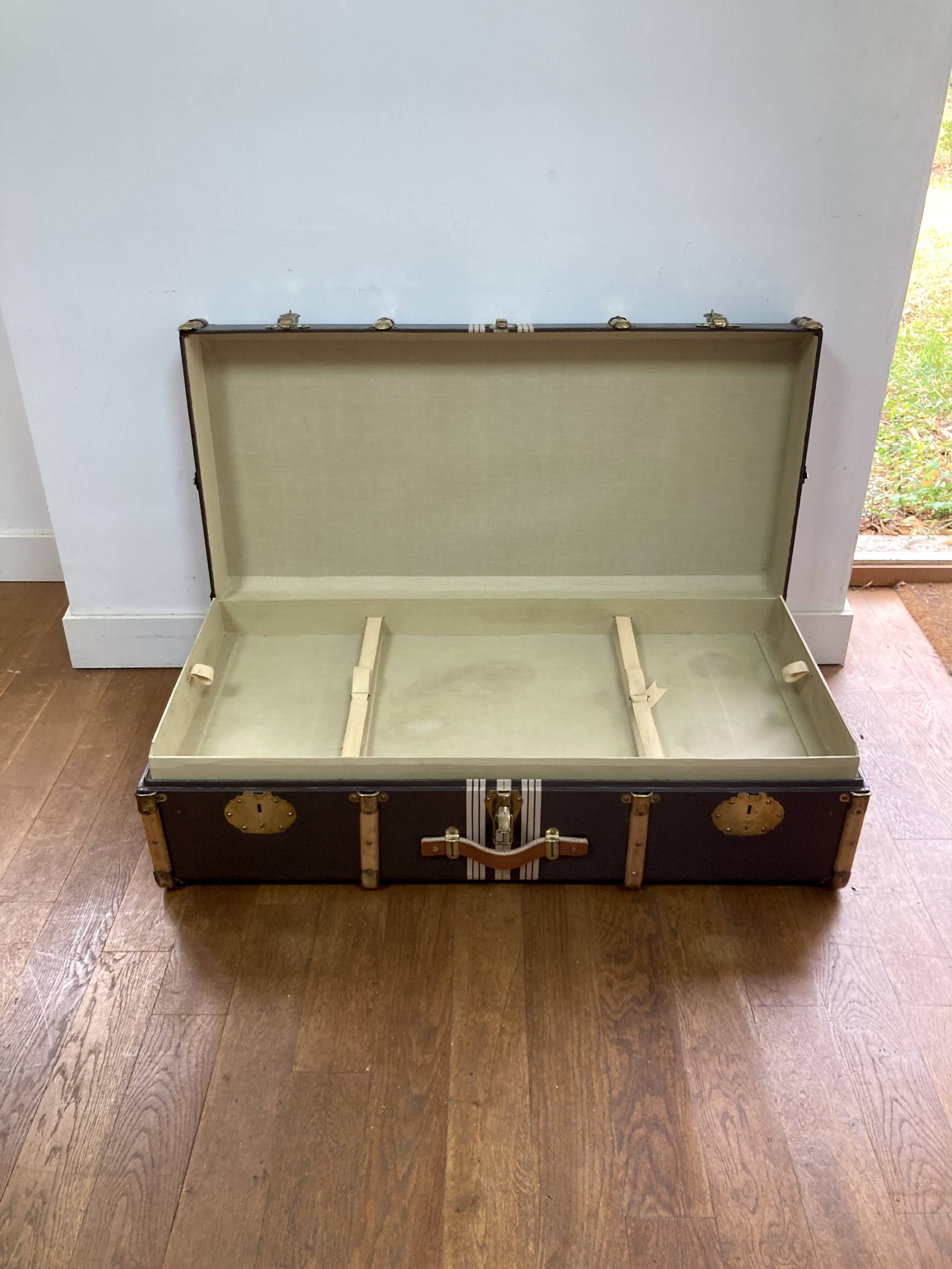Renovated 1940s old trunk – Vintage coffee table