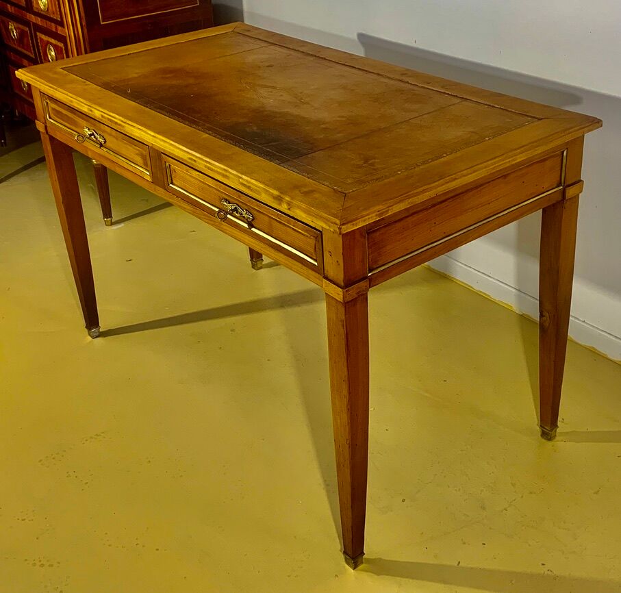 Bureau de style Louis XVI