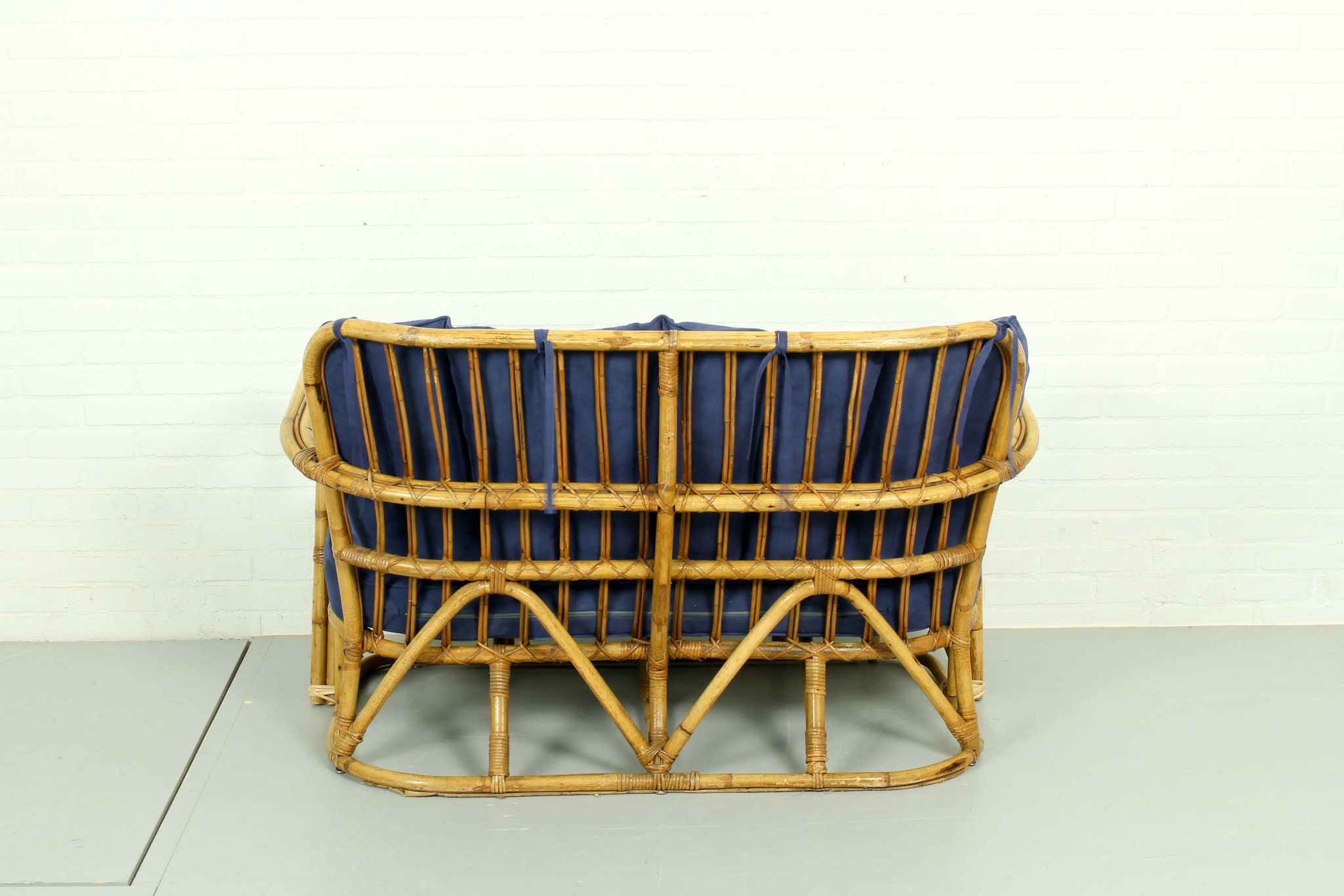 Ensemble rare de salon de rotin de milieu du siècle
