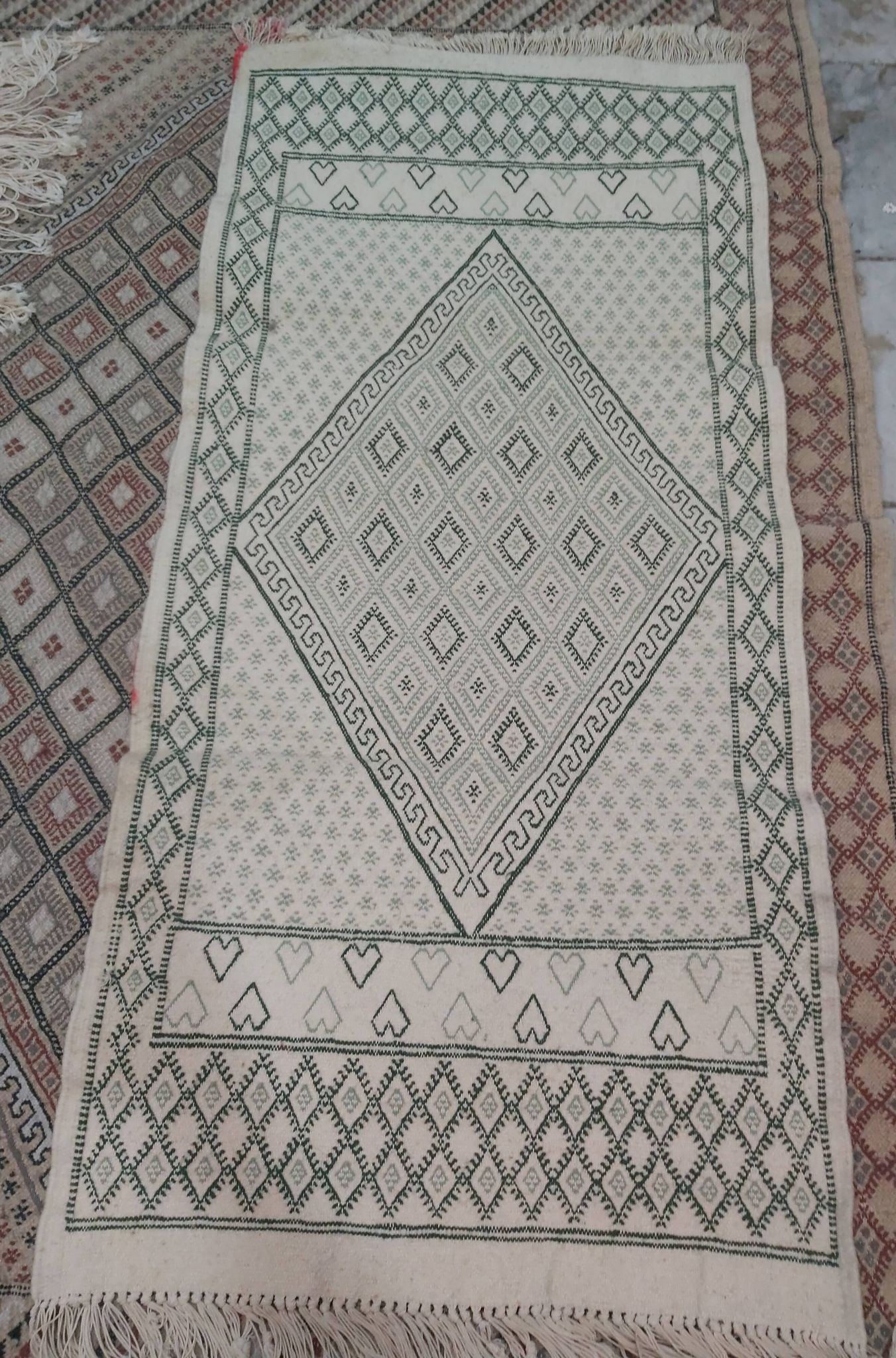 Tapis traditionnel blanc et vert fait main en pure laine