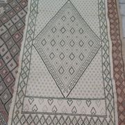 Tapis traditionnel blanc et vert fait main en pure laine