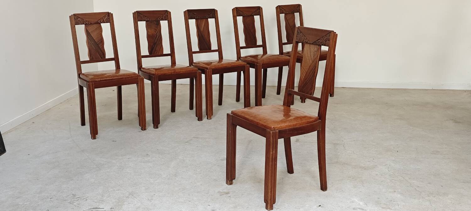 Set of 6 Art Deco chairs in Oak and Walnut with camel leather.