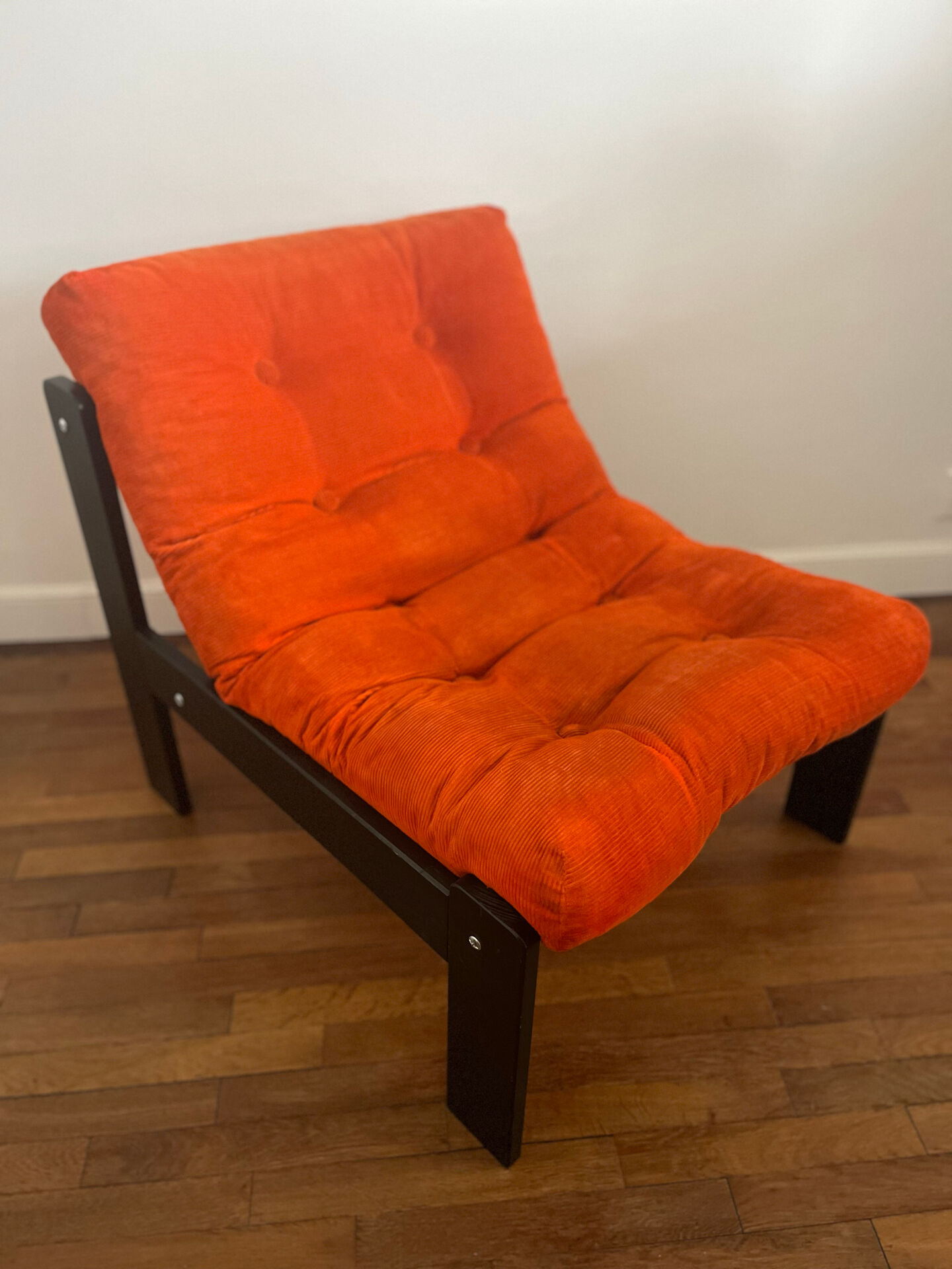 2 fauteuils en velours orange Vintage année 1974