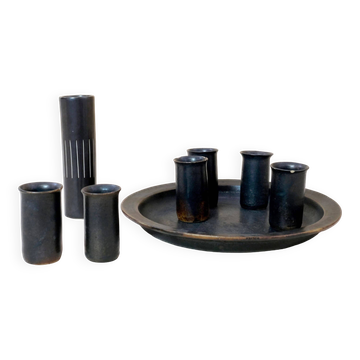 Stoneware plate and 6 goblets from Saint Amand en Puisaye.