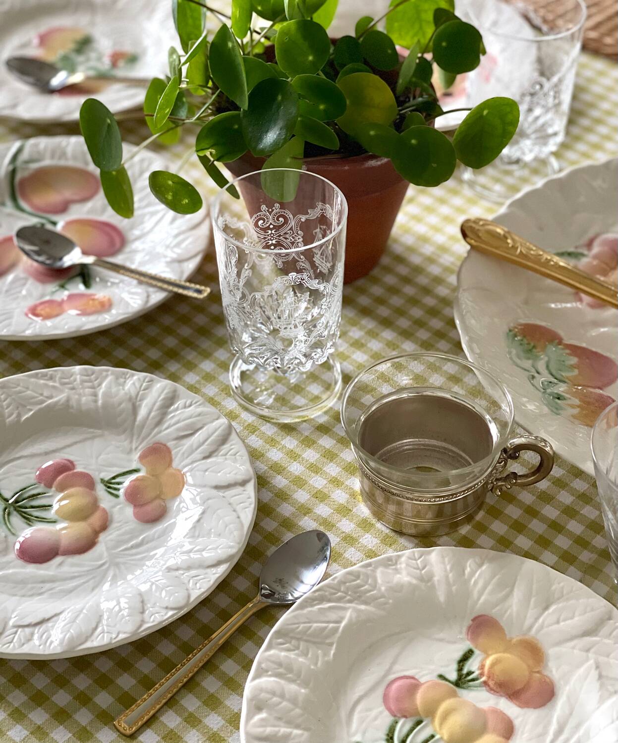 9 dessert plates and 1 barbotine dish from Sarreguemines