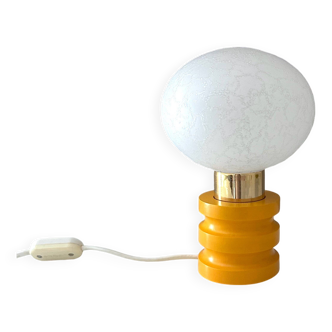 Lampe de table en bois jaune et verre opalin, années 70