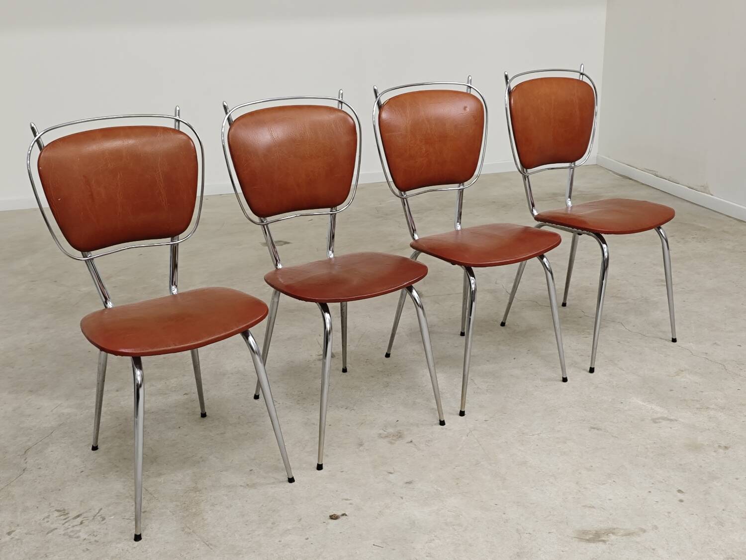 Set of 4 French chairs in camel brown imitation leather and chrome 1960