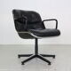 Chaise de bureau pivotante en cuir de Charles Pollock pour Knoll, années 1980