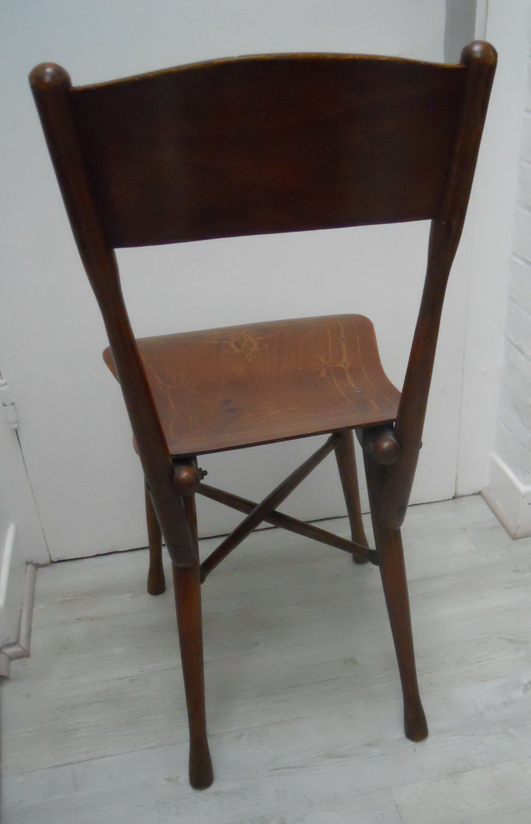 Chaise J & J Kohn estampillée