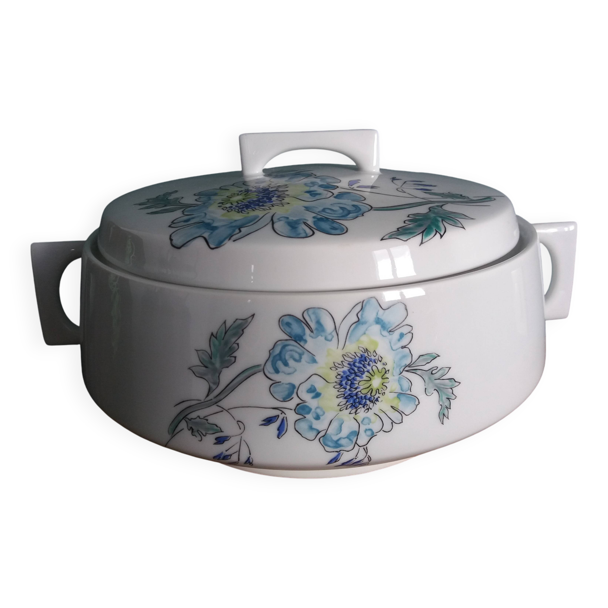 Ariès tureen by Raymond Loewy, Limoges Bernardaud porcelain, Themis pattern