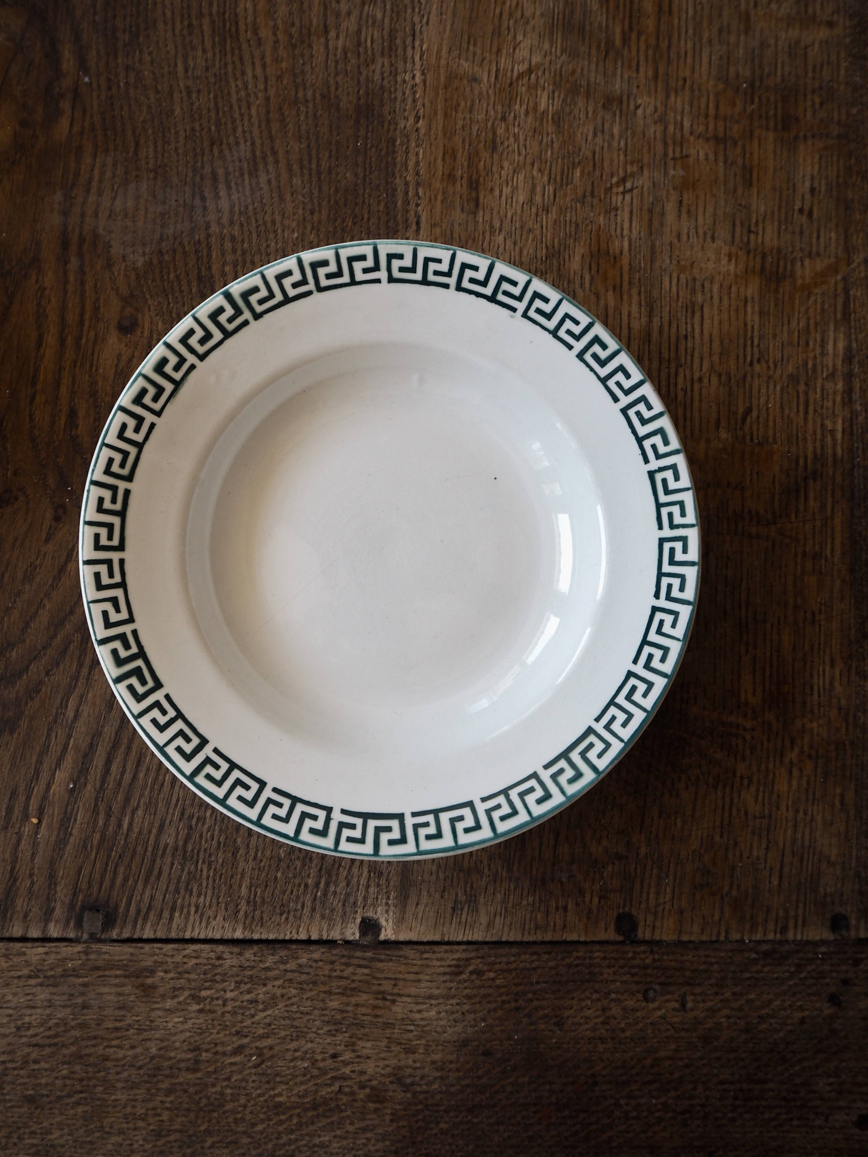 Set of 12 green patterned soup plates, Badonviller earthenware