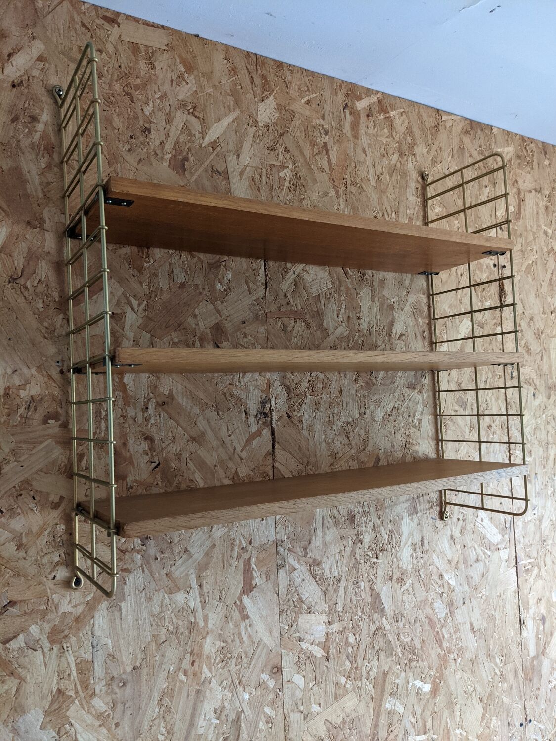 String shelf