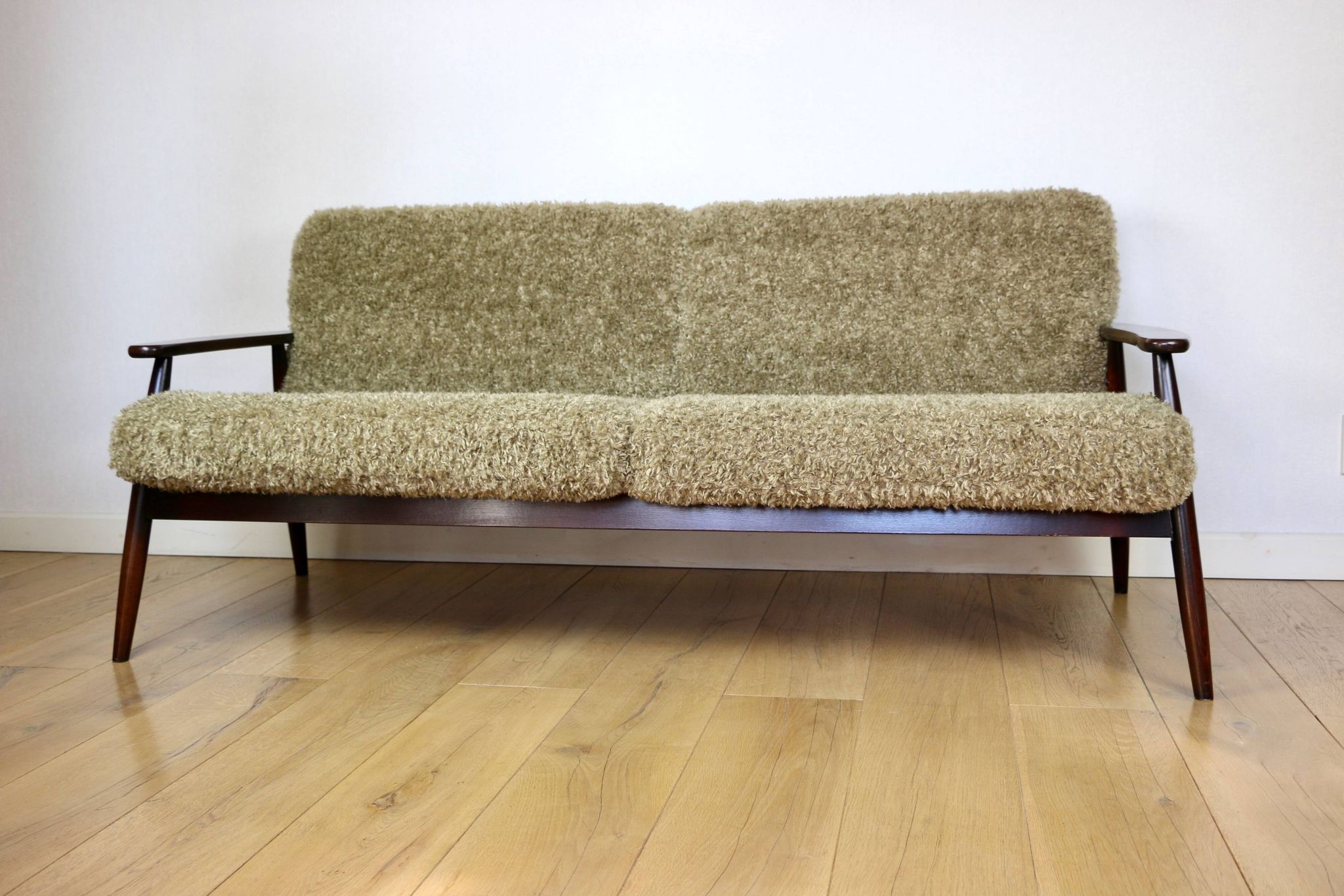 Beautiful vintage three-seater sofa from the 80s with removable cushions - long pile khaki, dark beige