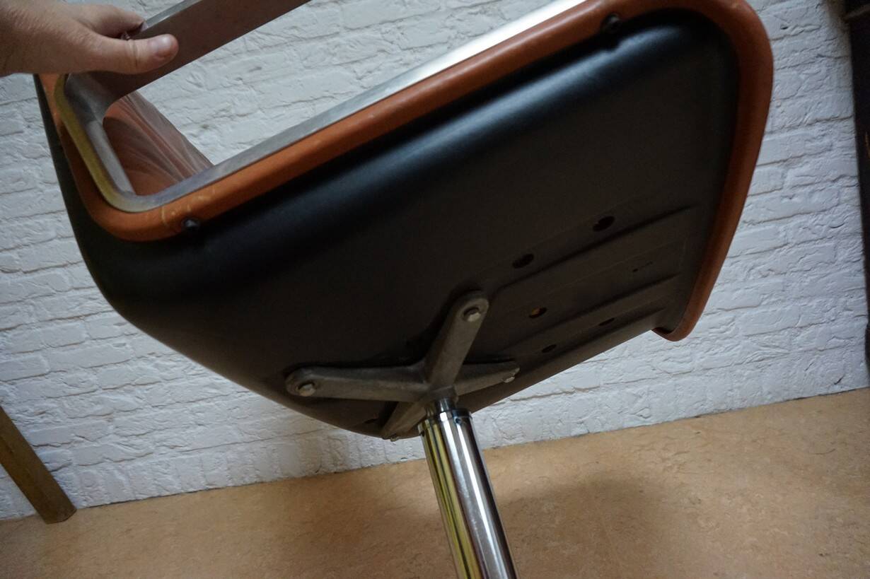 Program 2000 armchair in leather by Delta Design for Wilkhahn, 1960s.