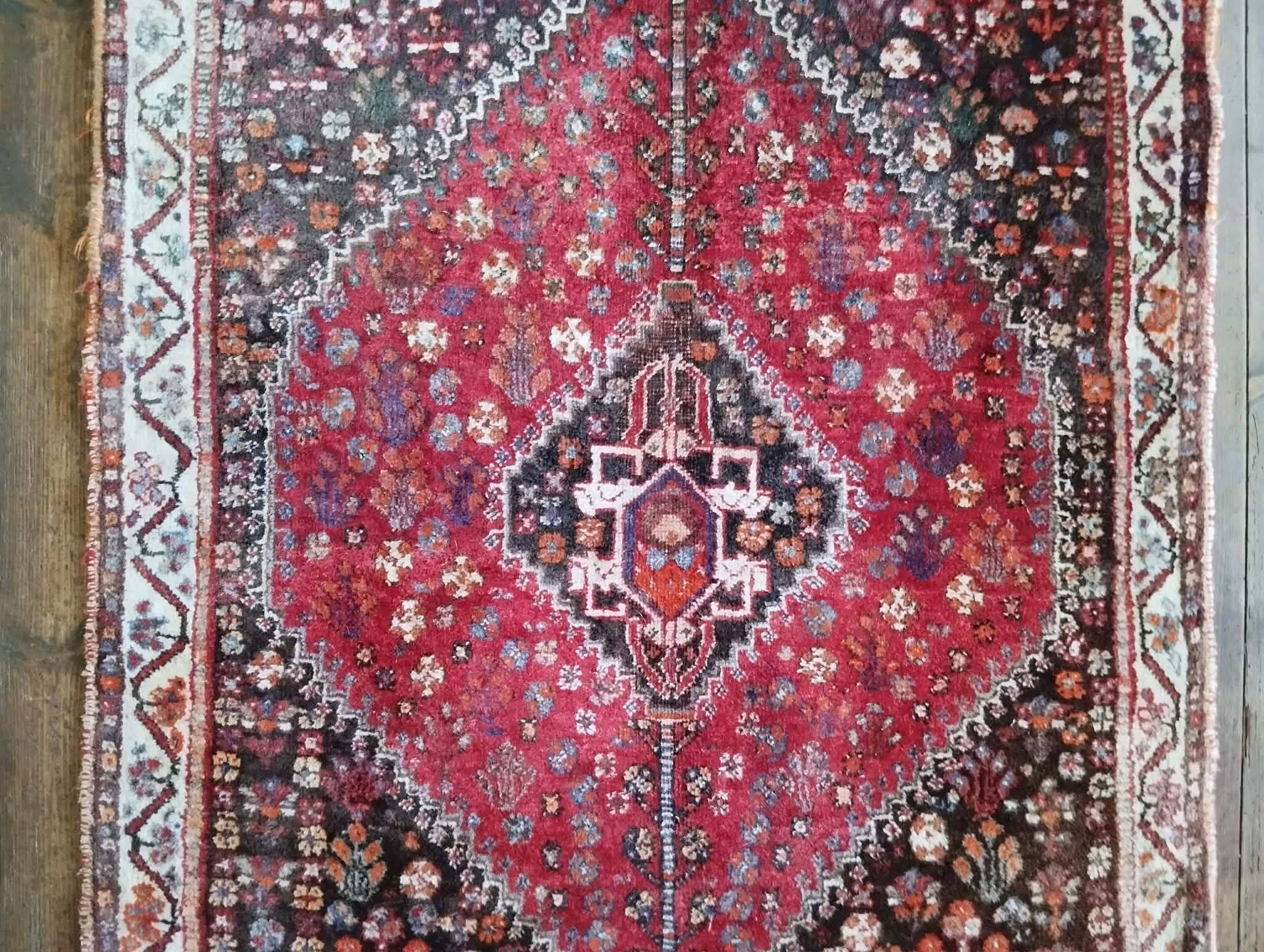 Handmade Persian Shiraz rug 154x113cm