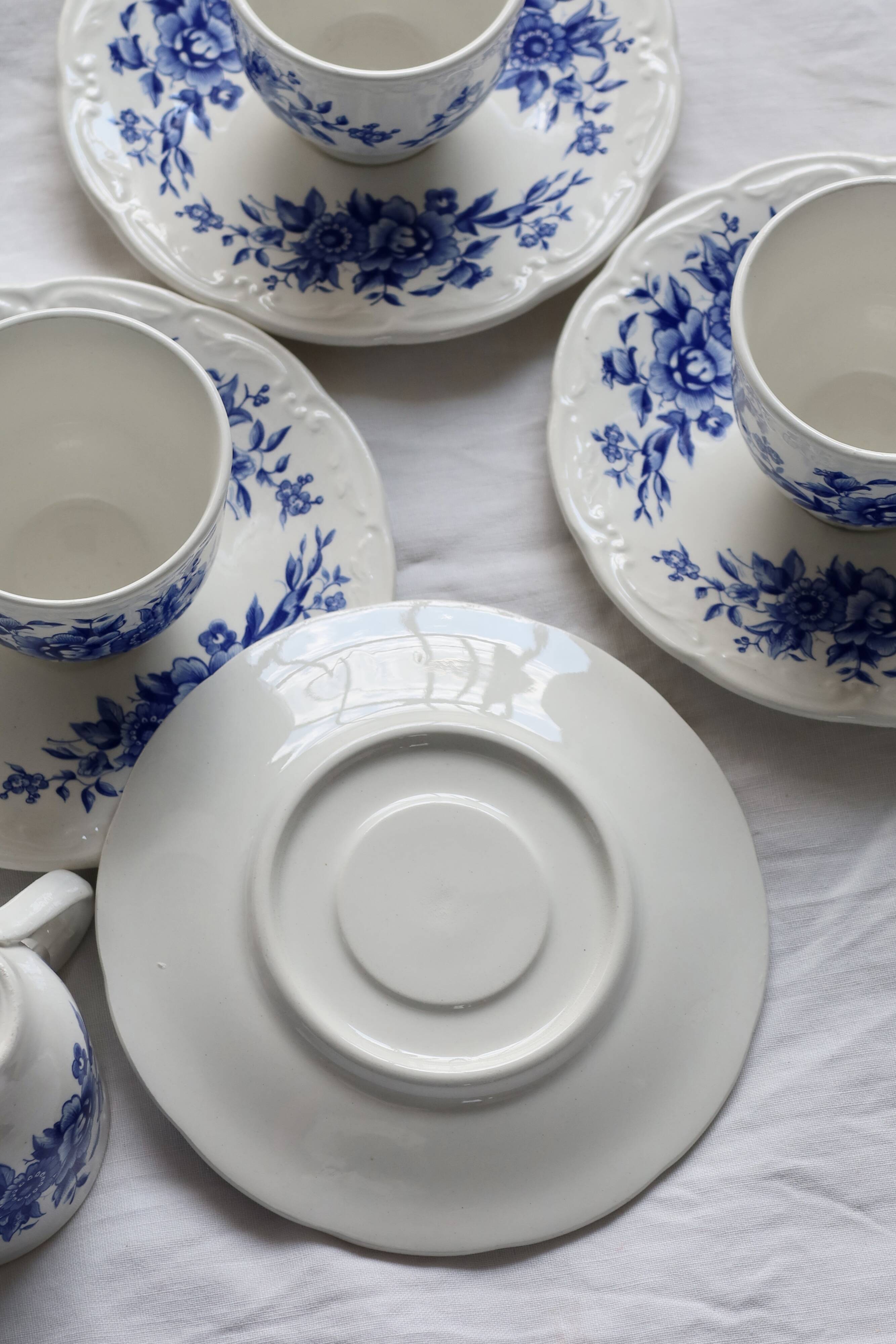 4 tasses anciennes en faïence Sarreguemines bleue et blanche - Soucoupes as