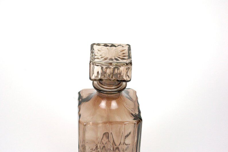 Whisky carafe in brown smoked glass sealed cap