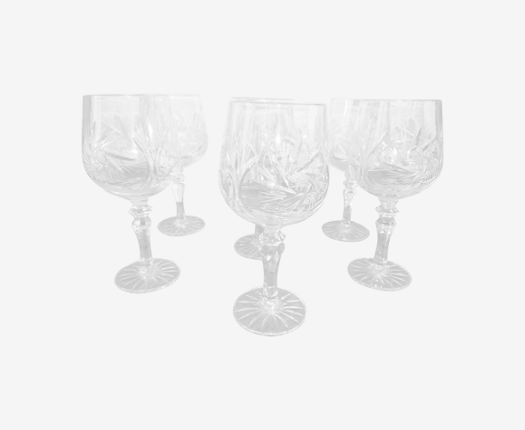 6 verres à vin ou autres en cristal taillé
