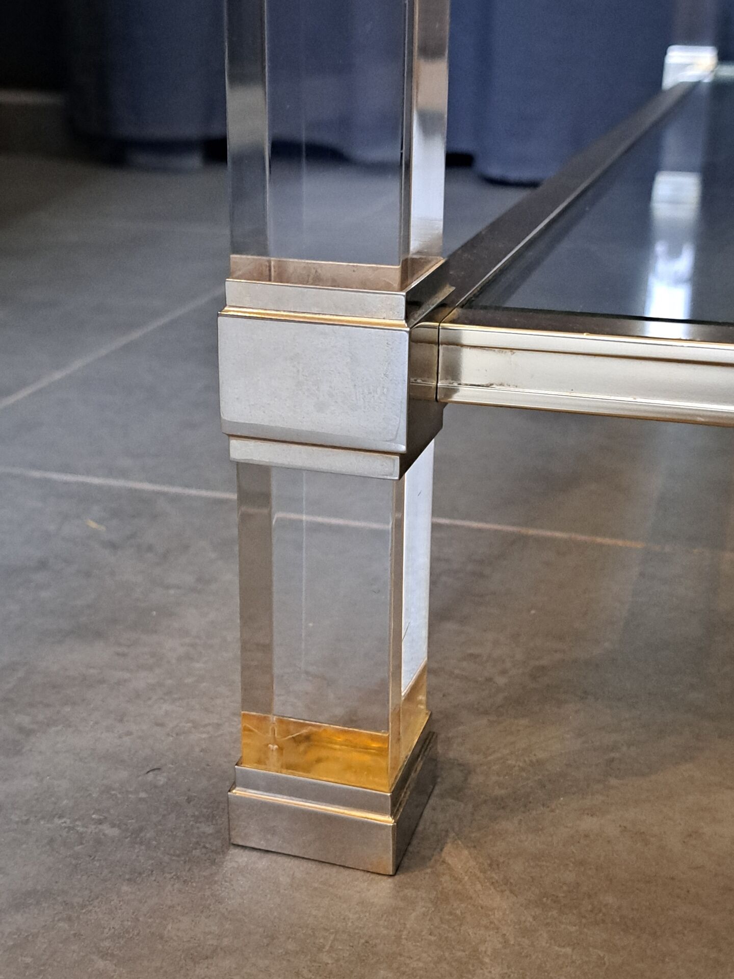 Console Pierre Vandel en lucite et alu doré