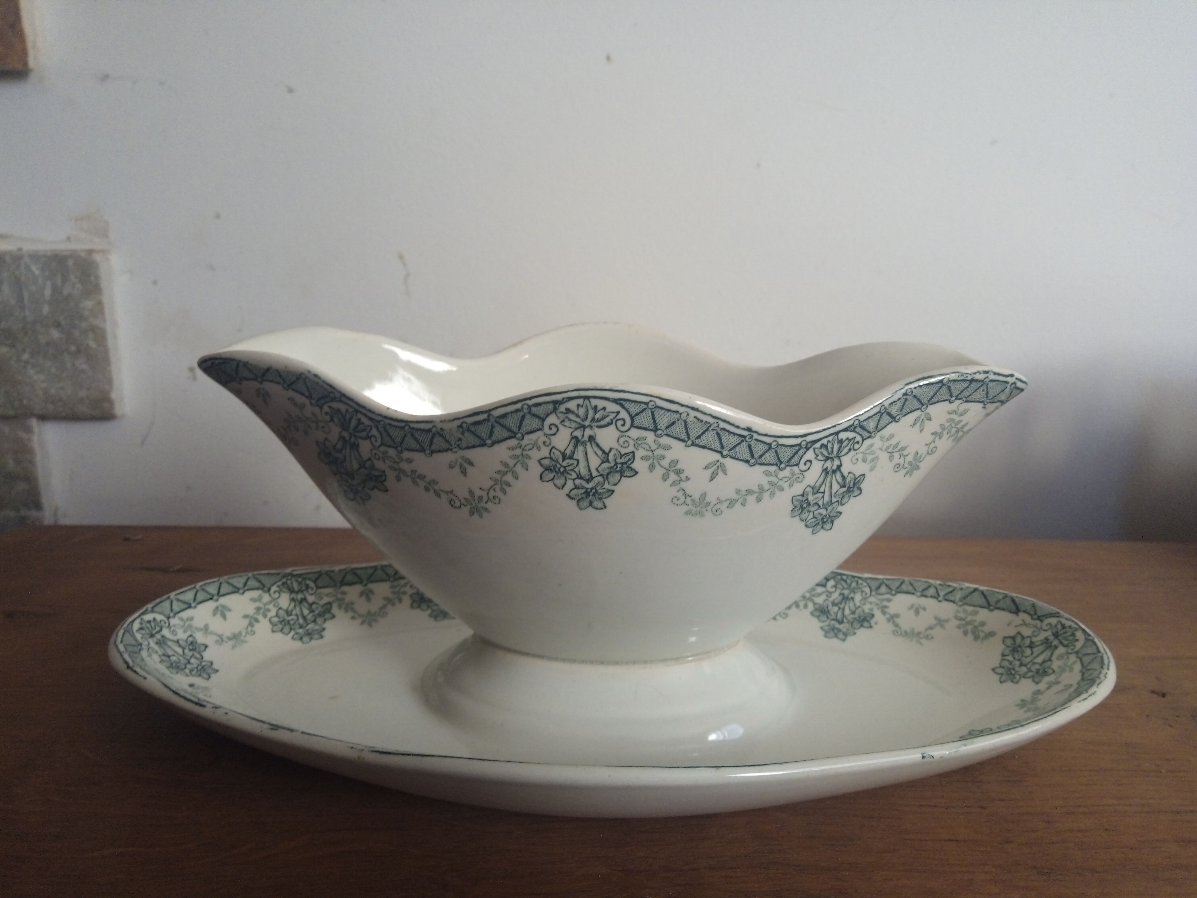 St Amand earthenware sauce dish