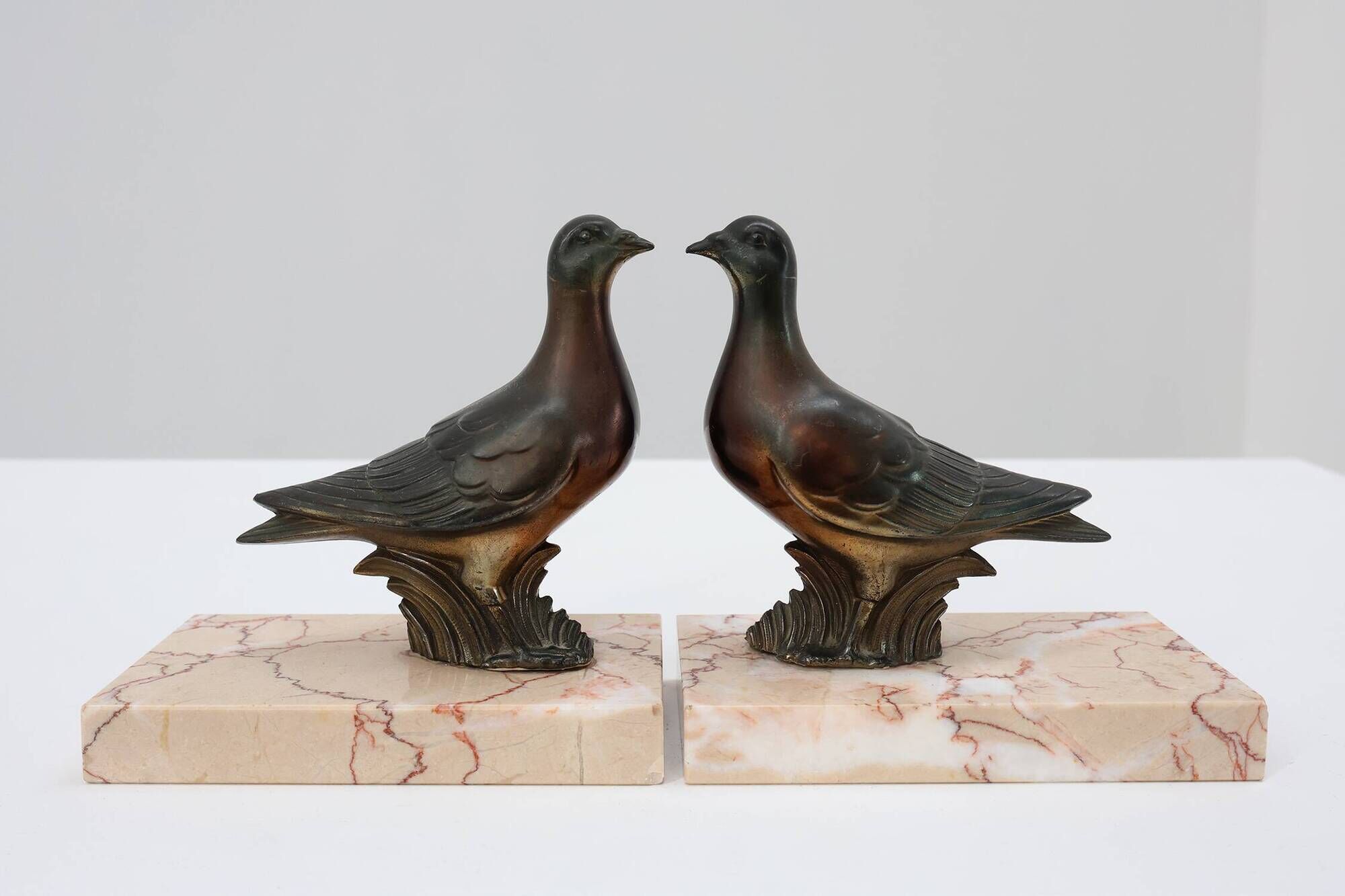 Pair of Art Deco marble and bronze “Dove” bookends, France 1930s