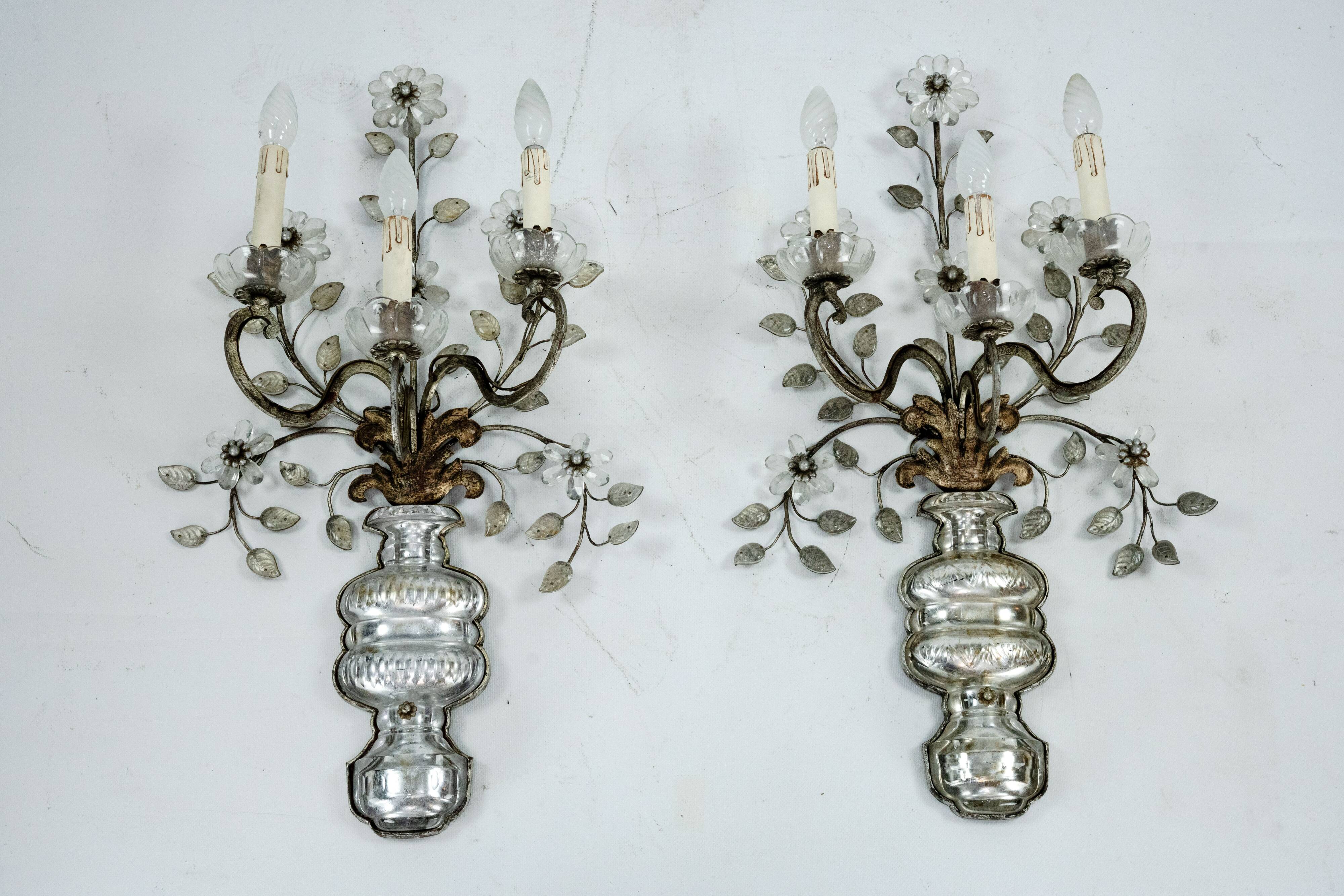 Paire de appliques en cristal et bronze Maison Bagues, années 1960.