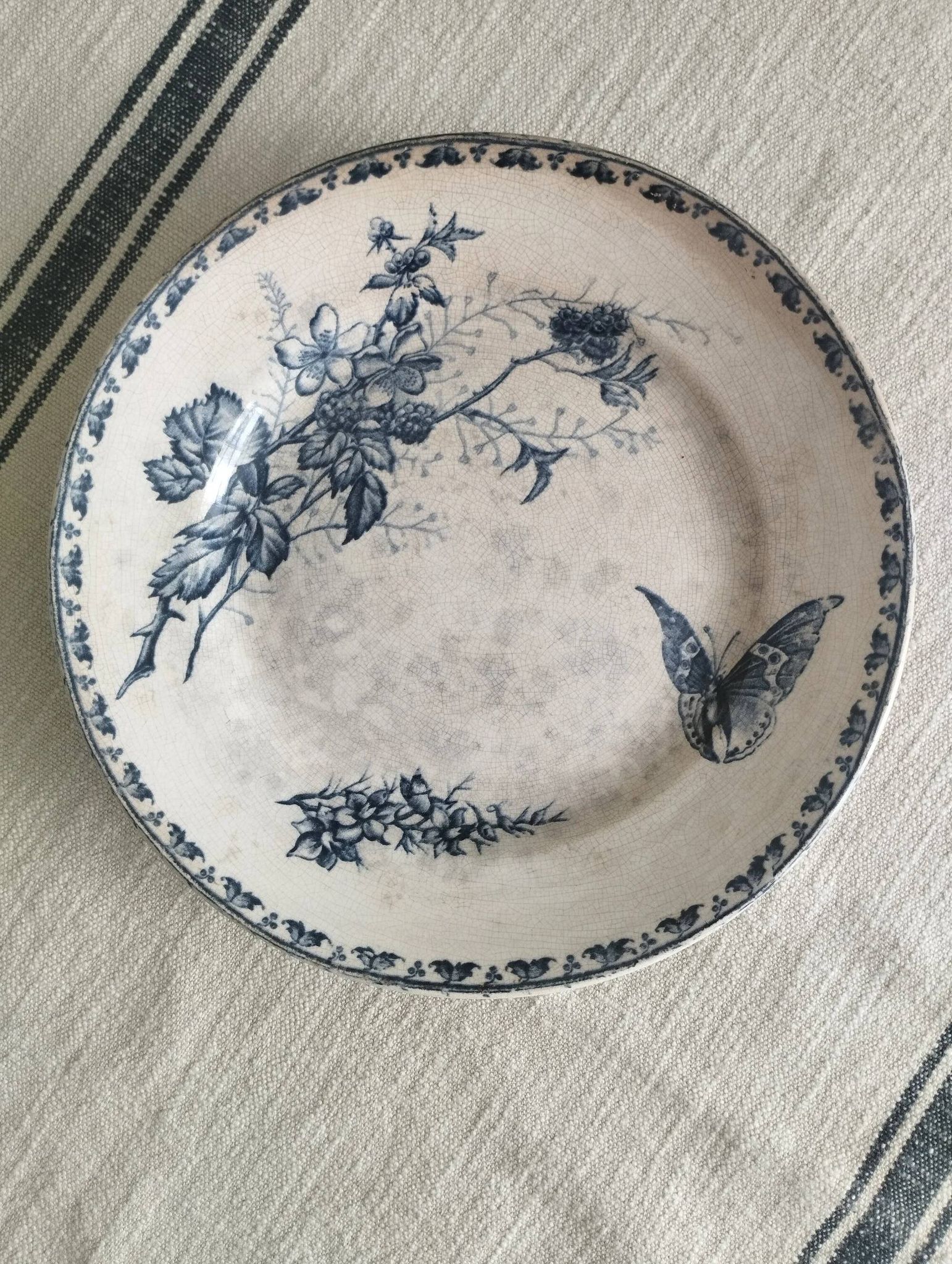 Assiette montée terre de fer Sarreguemines U&C « Carmen »