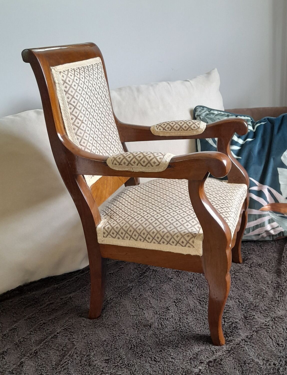 Children's armchair.