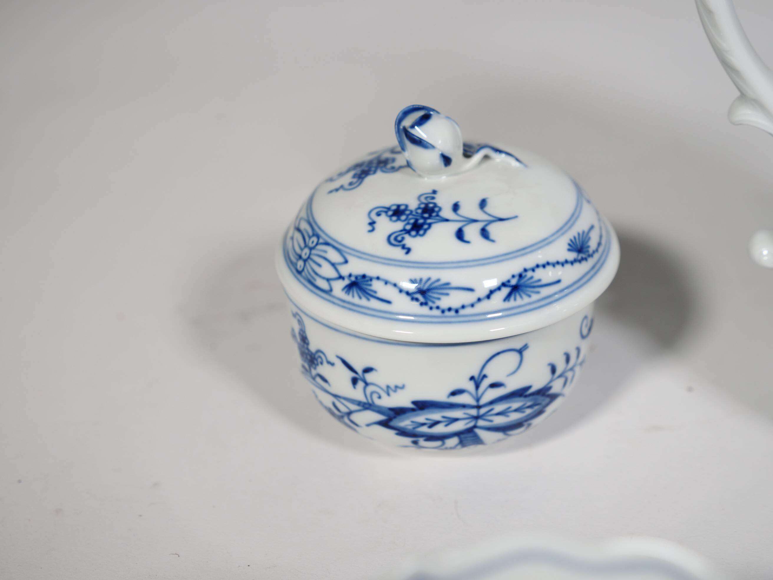Porcelain Coffee and Tea Service by Meissen in Onion Pattern Decor, 1960s