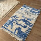 Tapis berbère à motifs bleu