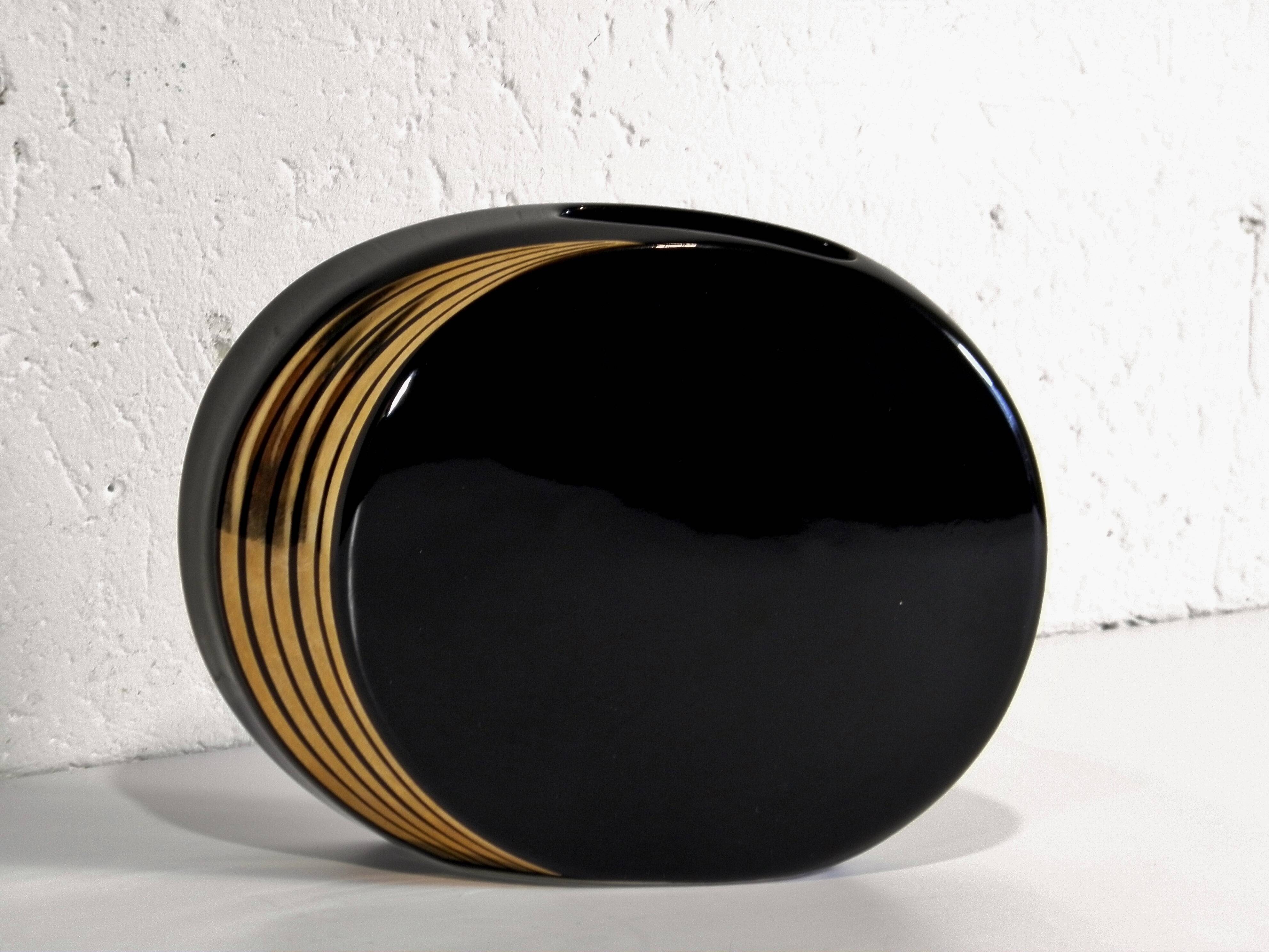 Black and gold ceramic vase - japanese design