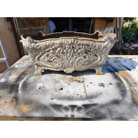 Cast iron planter from 1900 by the Charleville Mézières establishments.