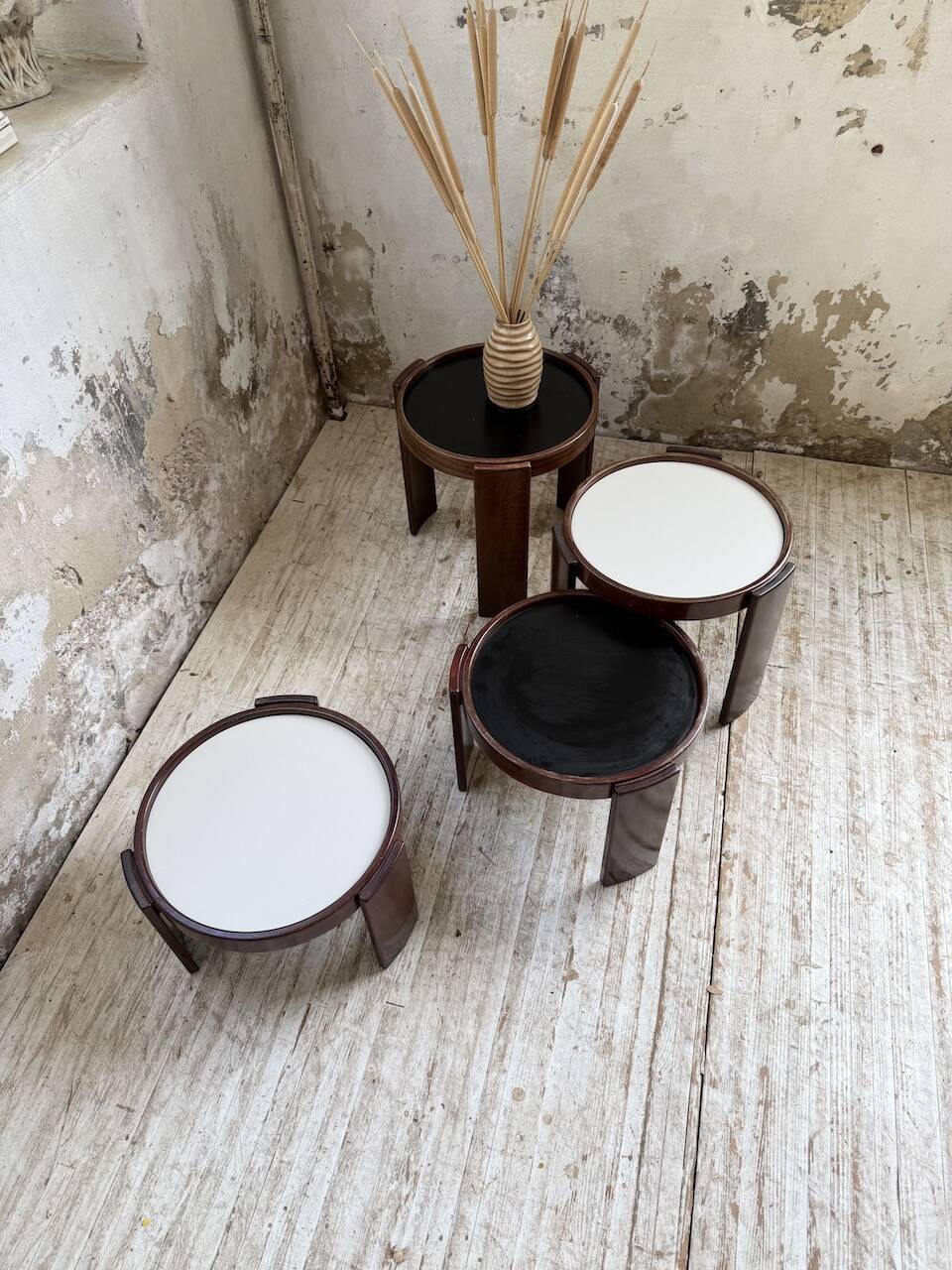 Nido 780 G stackable coffee tables. Frattini for Cassina